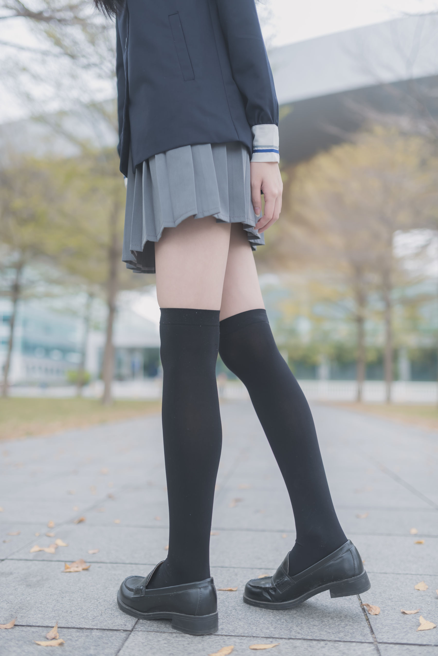 [风之领域] NO.021 学妹户外黑丝1
