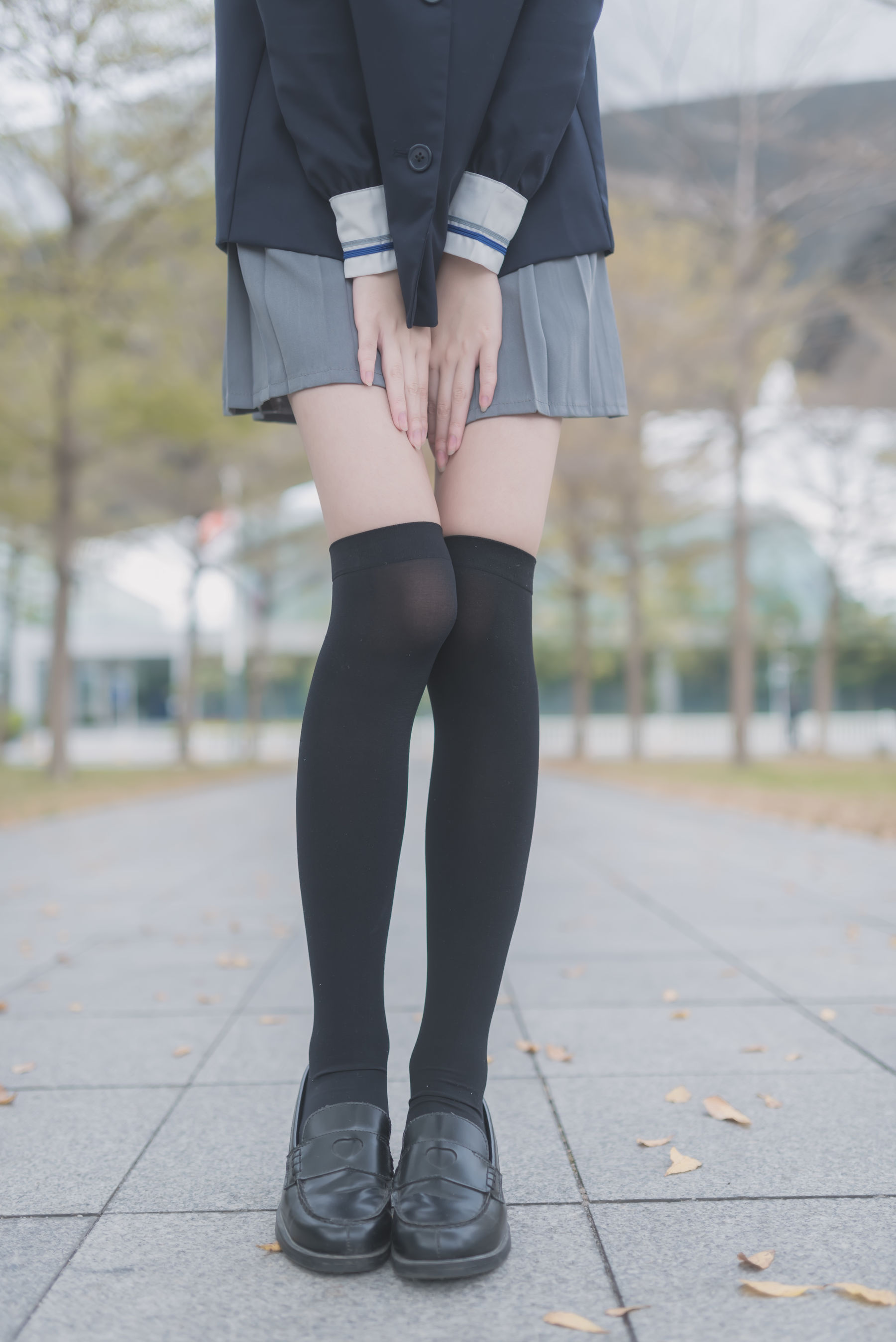 [风之领域] NO.021 学妹户外黑丝1