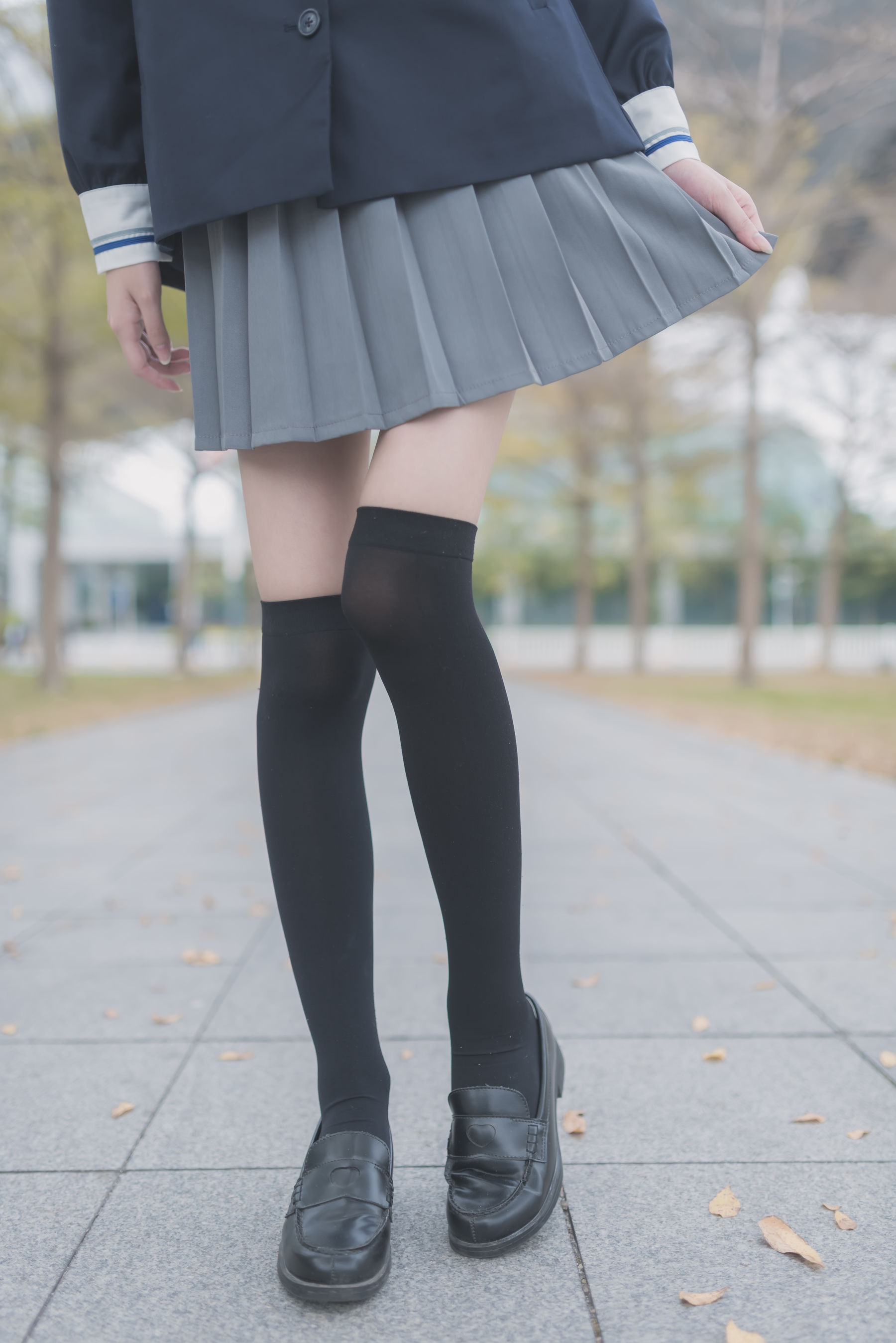 [风之领域] NO.021 学妹户外黑丝1