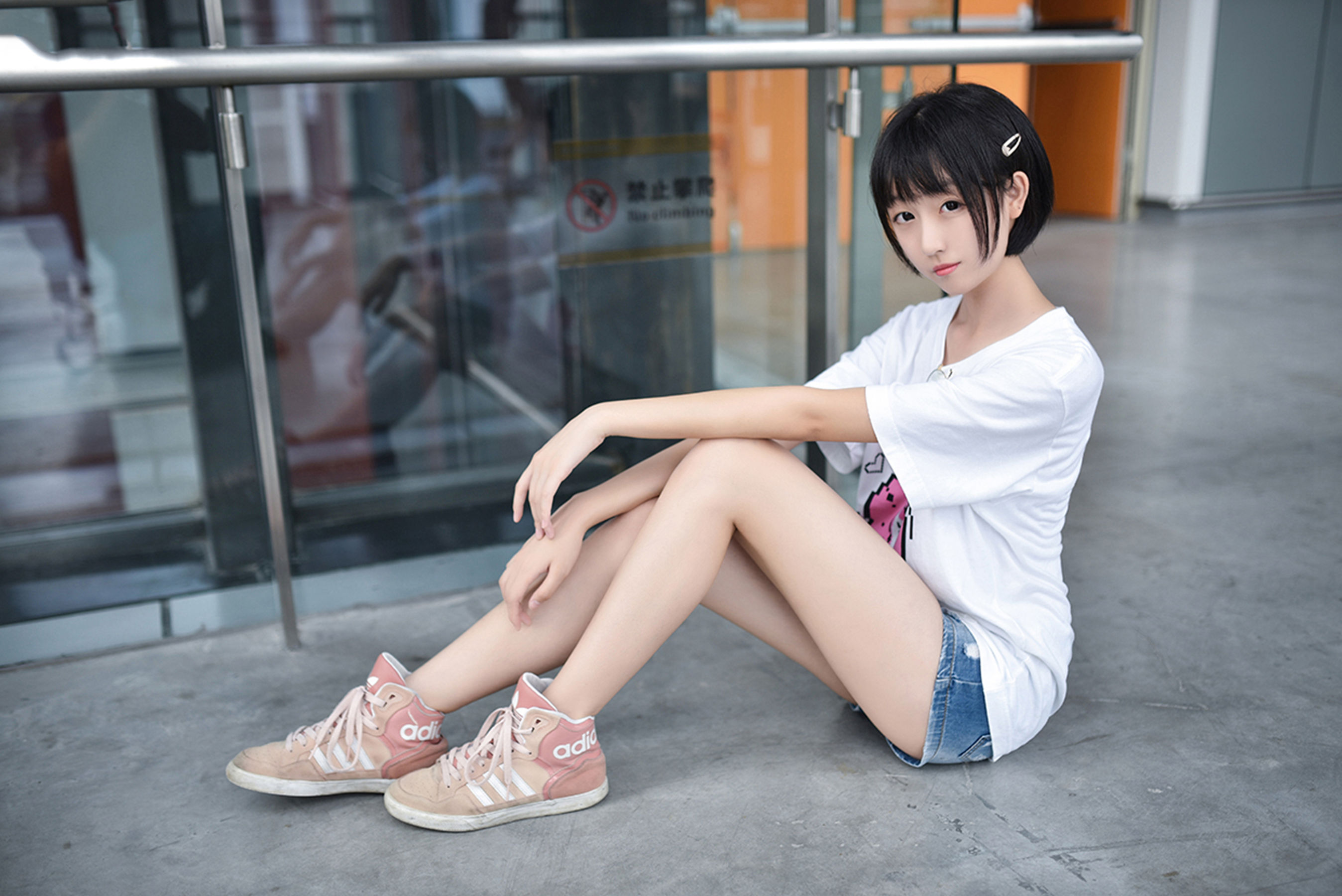 [风之领域] NO.100 眼镜妹妹超短牛仔美腿