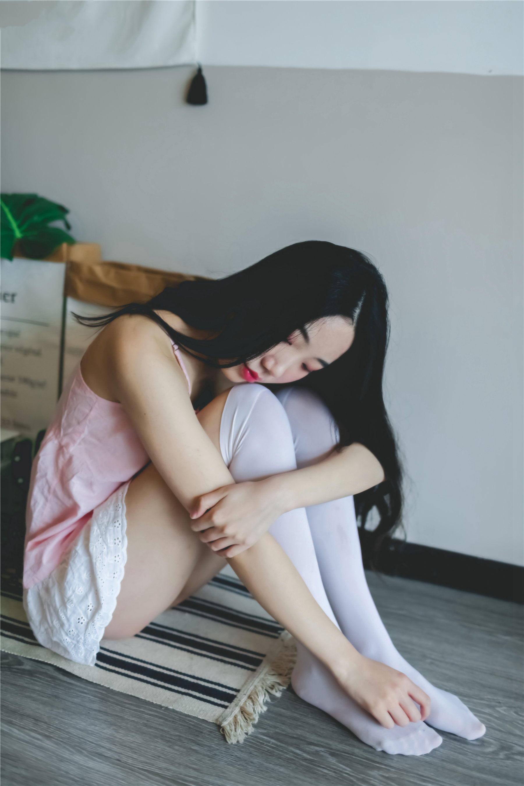 [风之领域] NO.110 粉红小吊带裙白丝