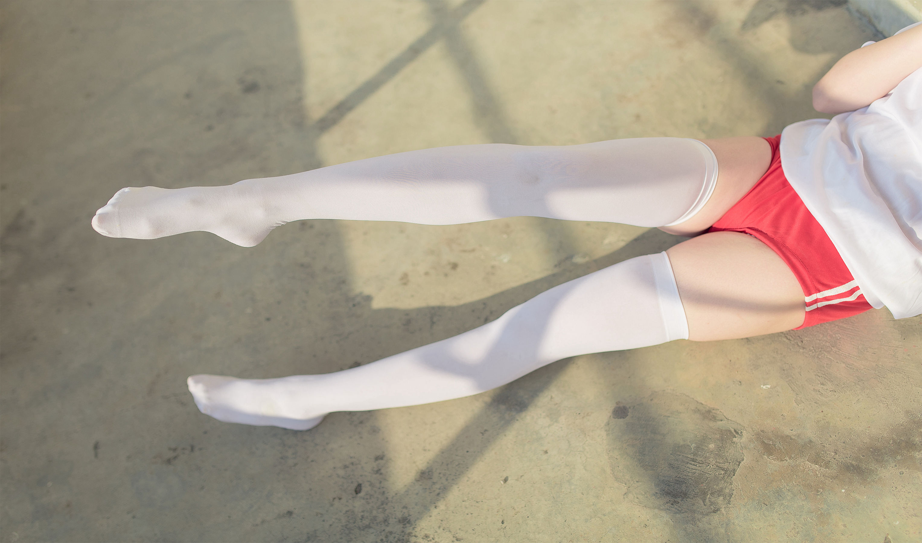[风之领域] NO.112 运动场上的白丝体操服少女