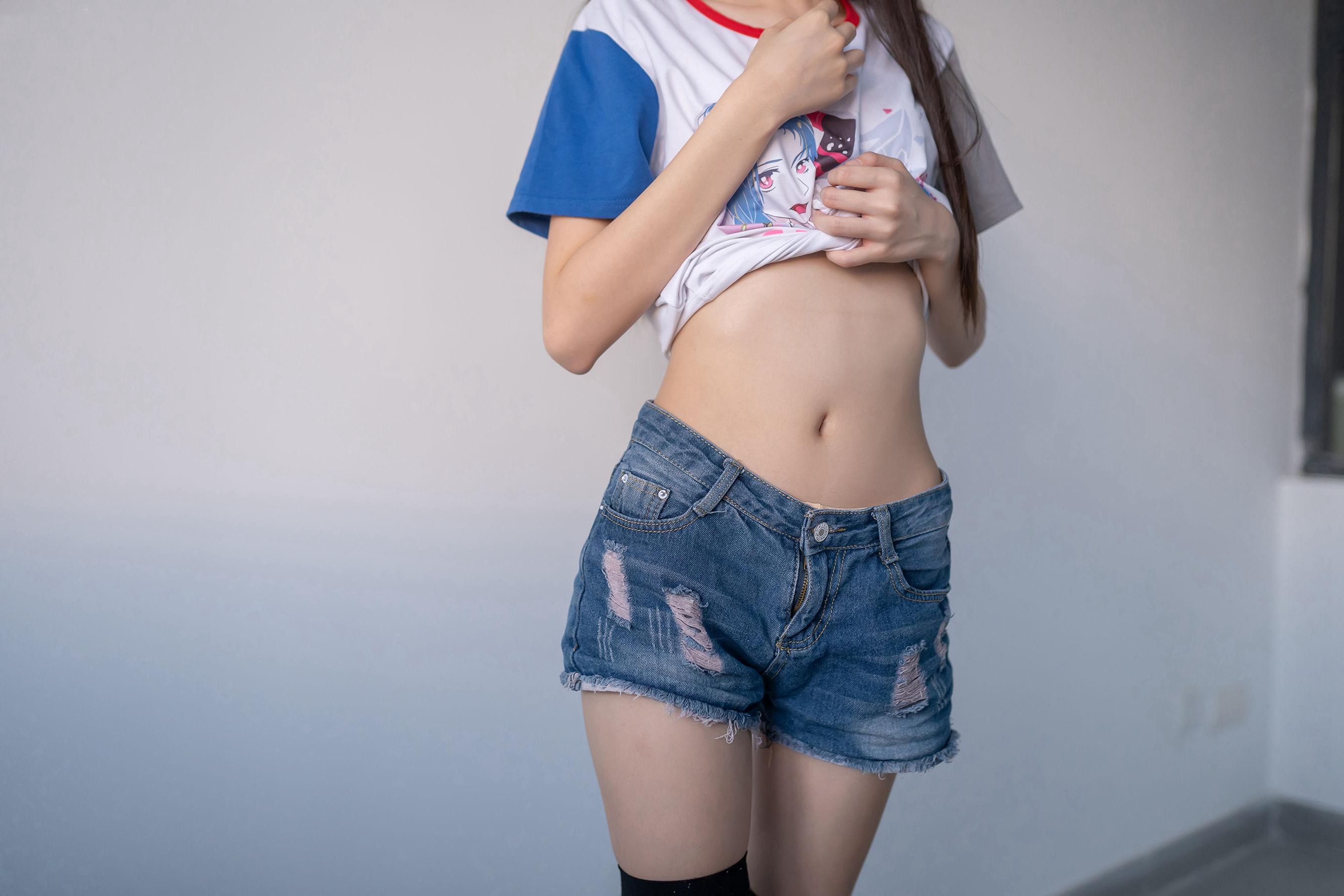 [风之领域] NO.113 黑丝牛仔短裤小蛮腰