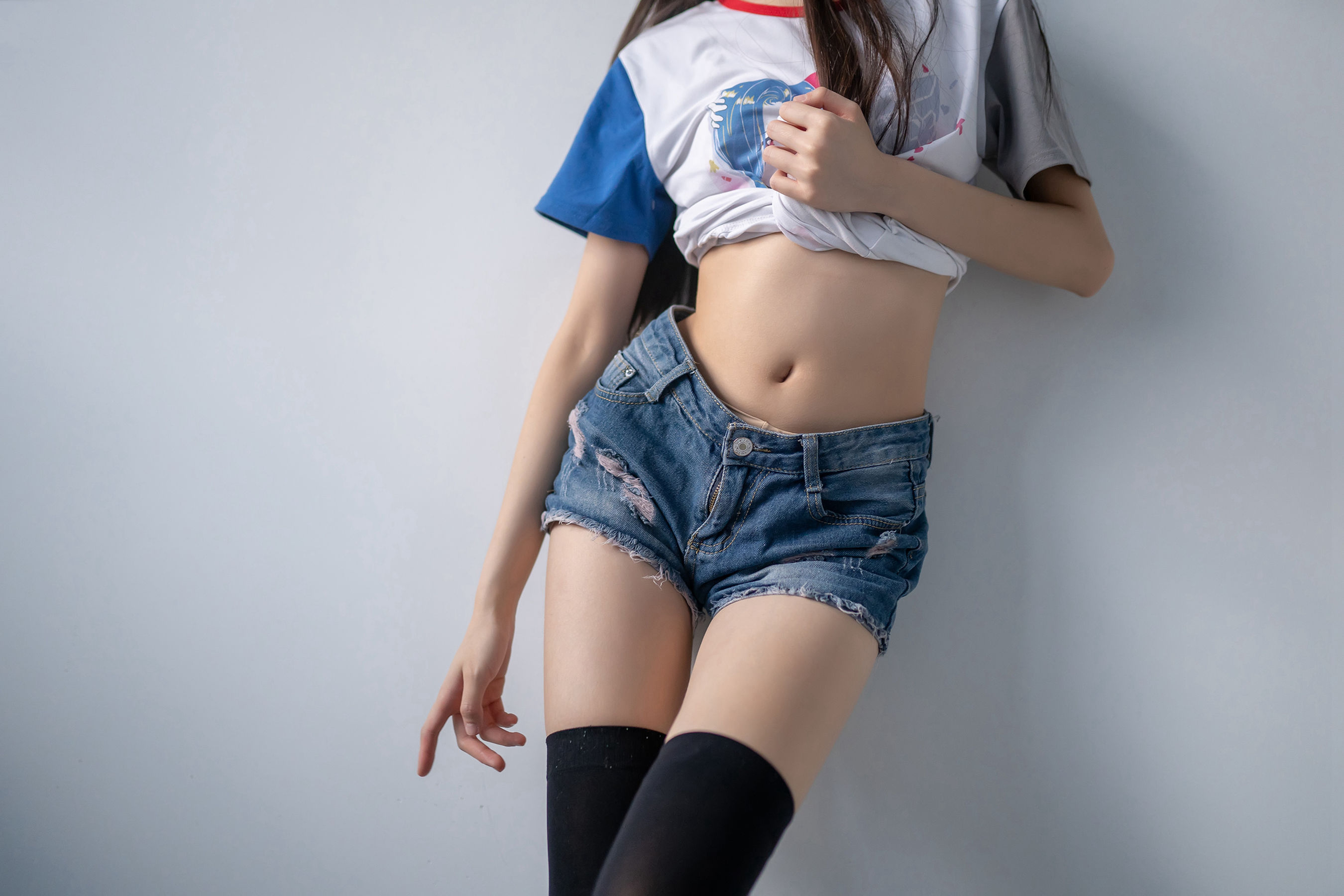 [风之领域] NO.113 黑丝牛仔短裤小蛮腰