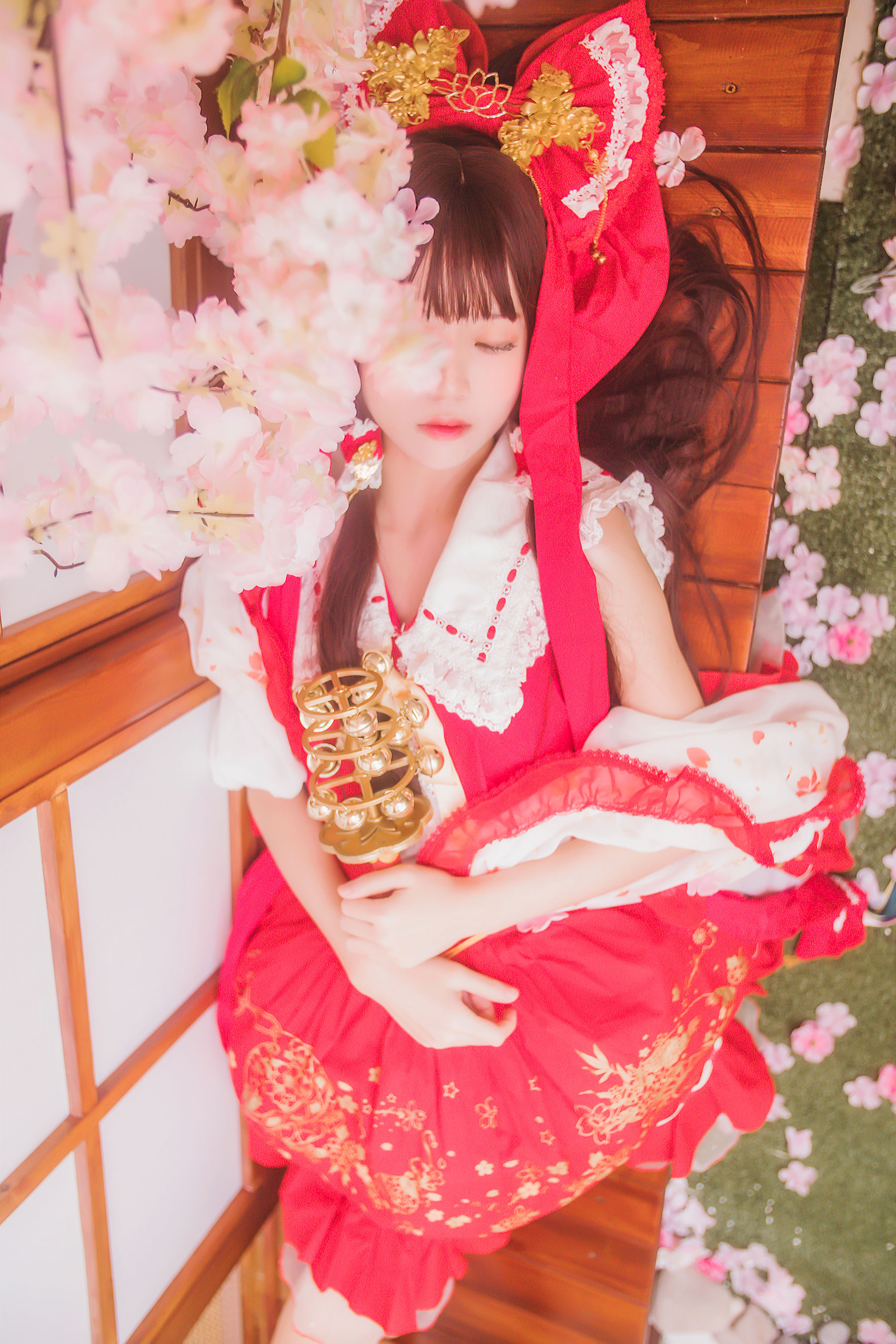 [萝莉COS] 疯猫ss《灵梦》