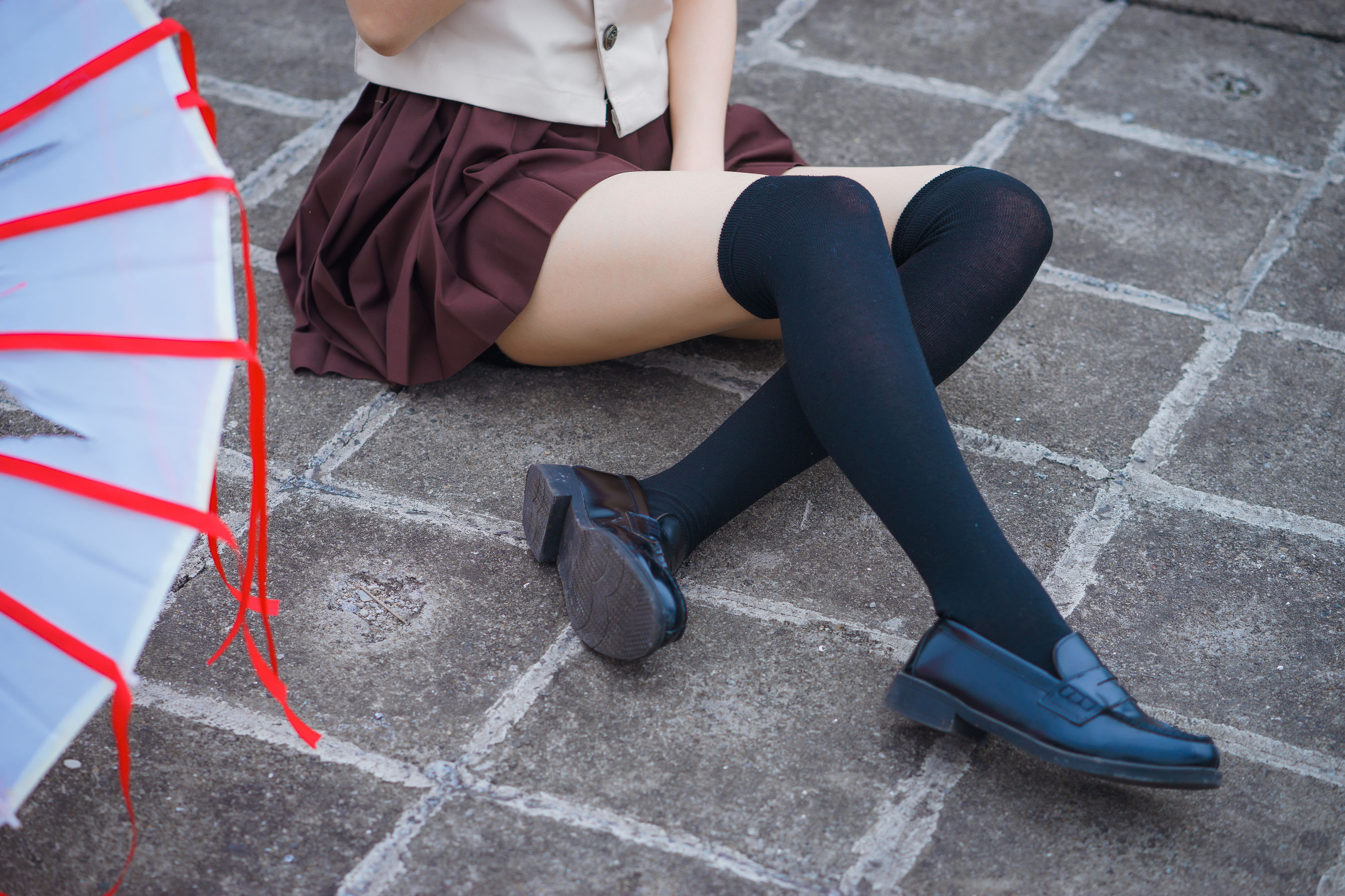 [萝莉COS] 疯猫ss《丝袜狂想曲(伞)》