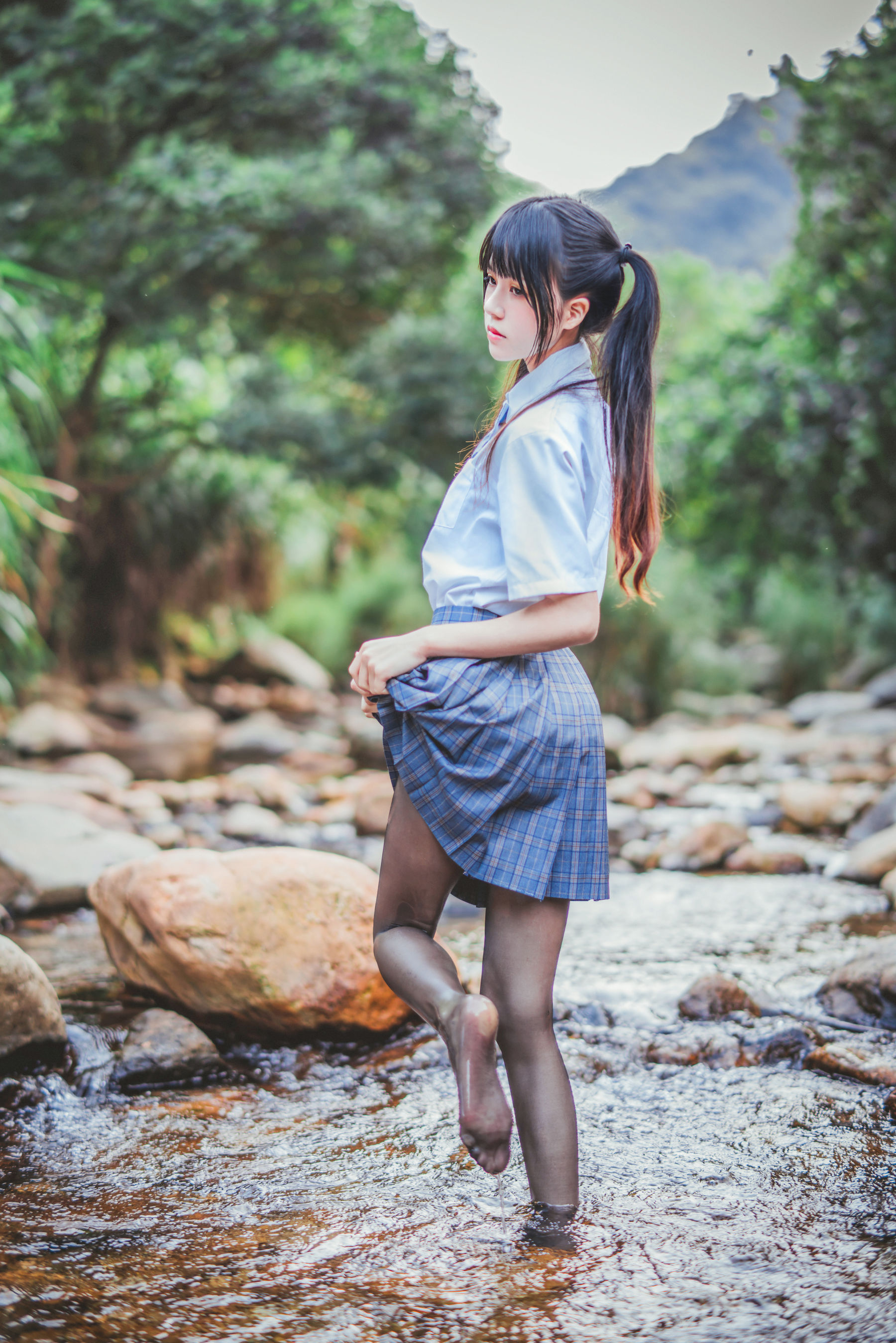 [萝莉COS] 桜桃喵《校服少女COSPLAY湿身系列》
