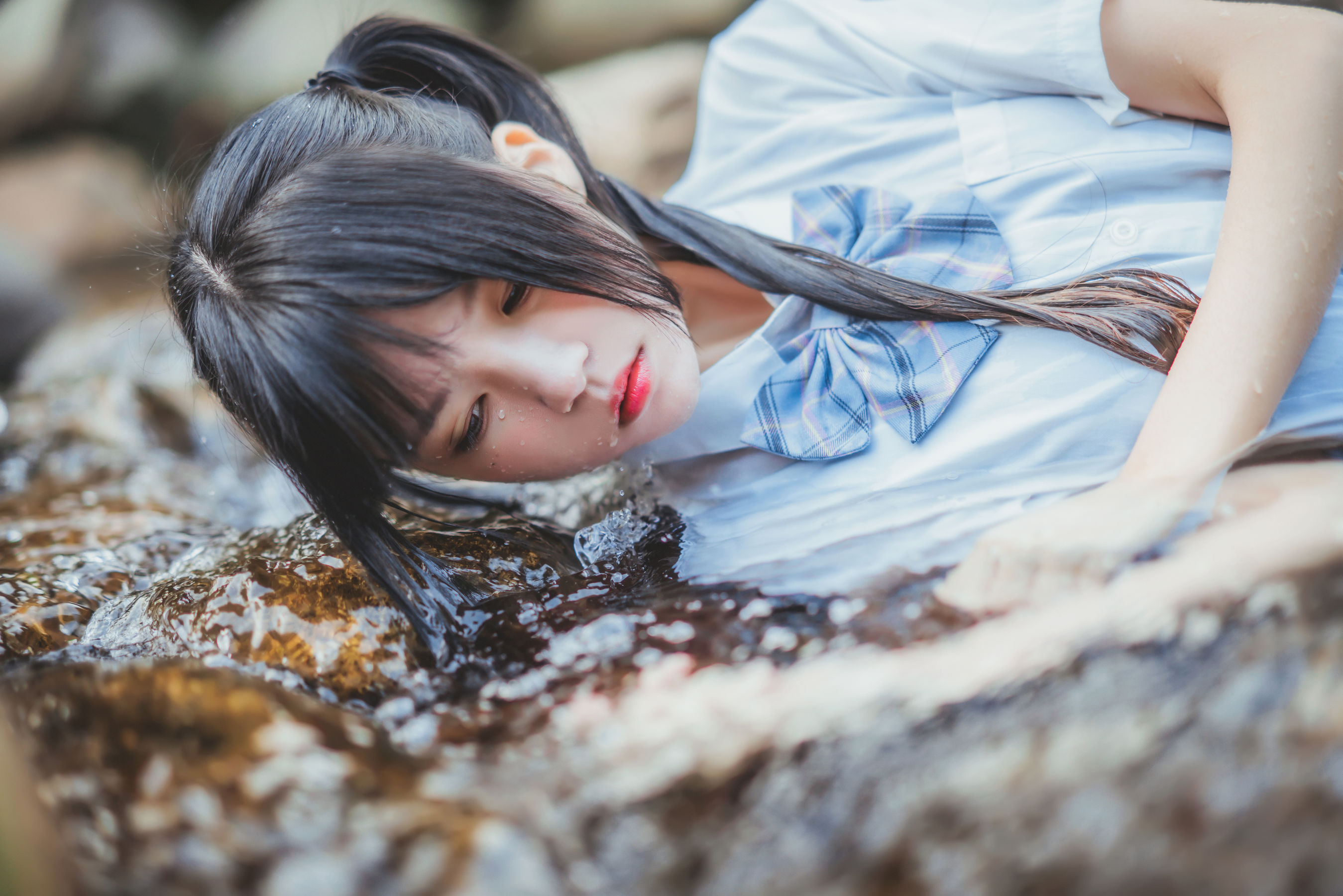 [萝莉COS] 桜桃喵《校服少女COSPLAY湿身系列》