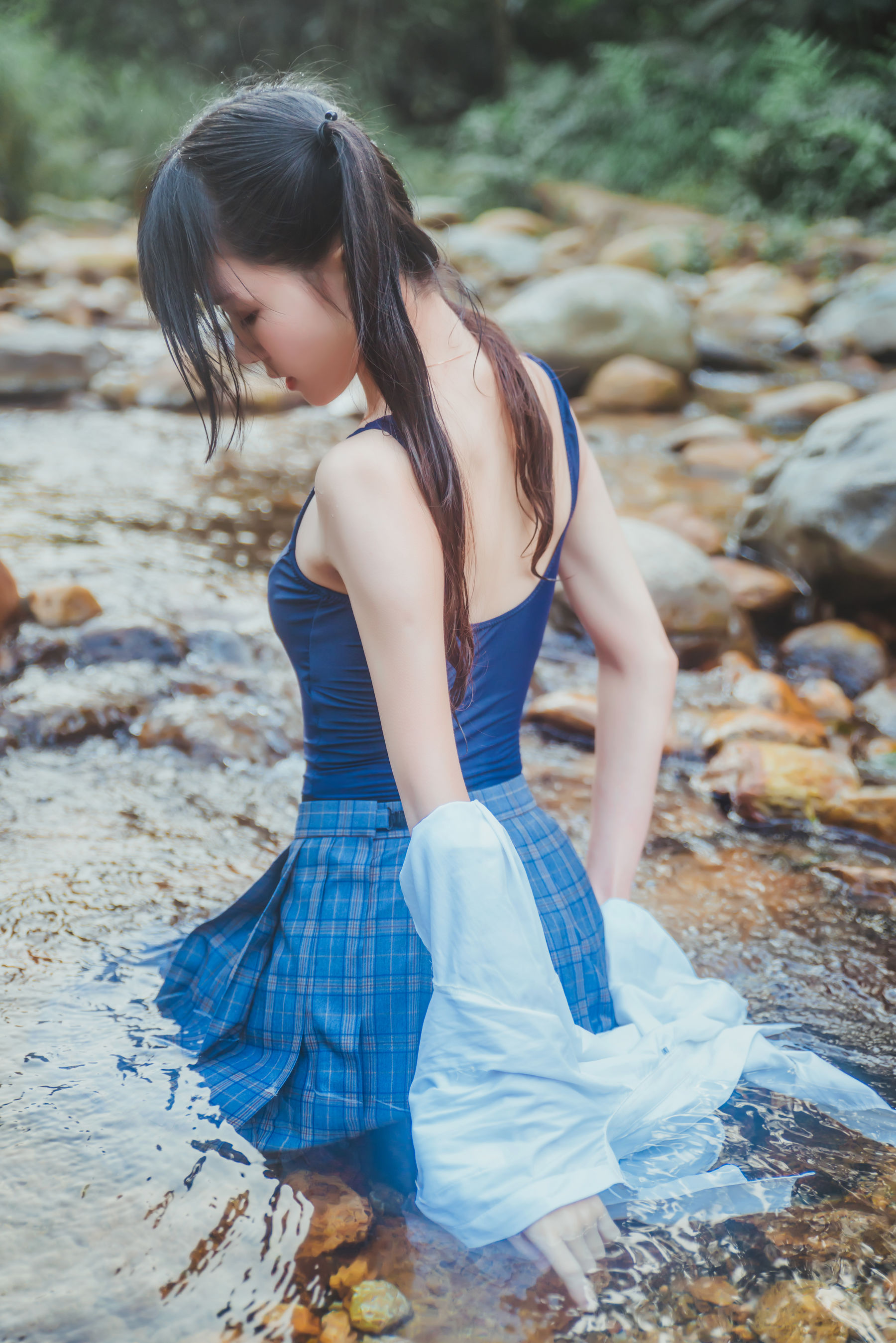[萝莉COS] 桜桃喵《校服少女COSPLAY湿身系列》
