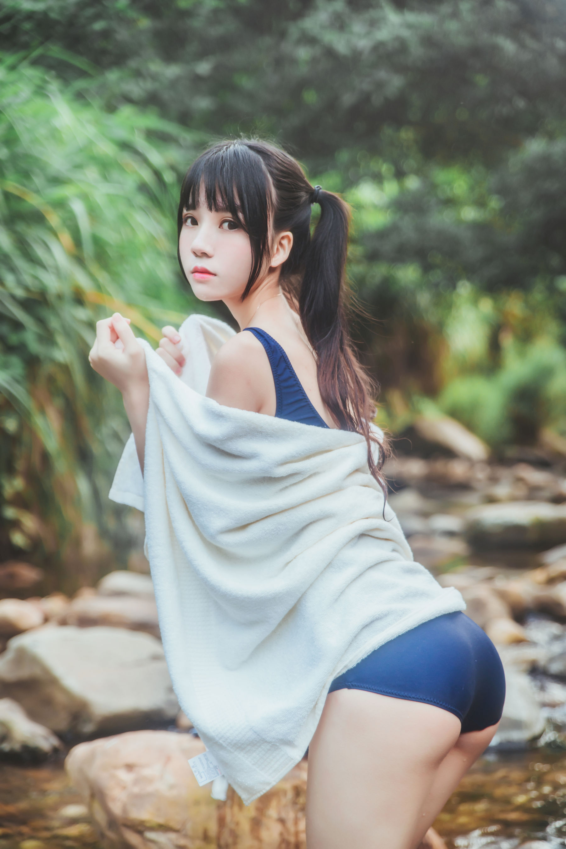 [萝莉COS] 桜桃喵《校服少女COSPLAY湿身系列》