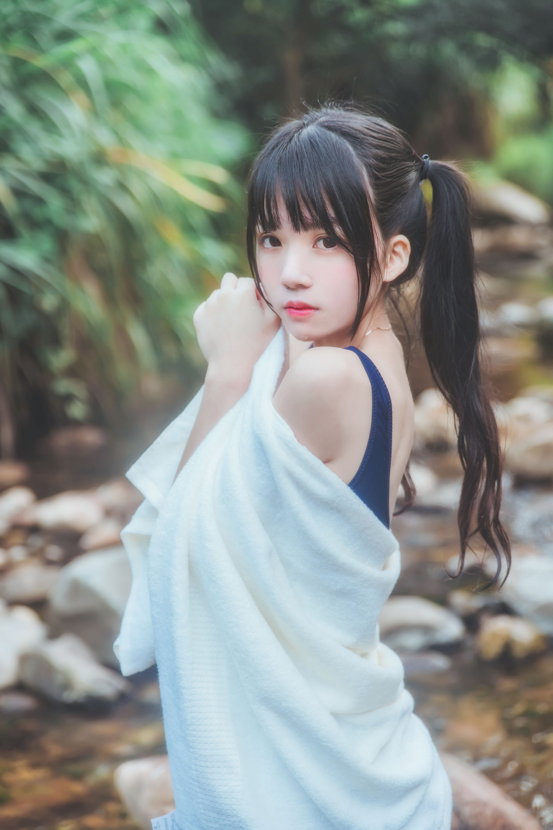 [萝莉COS] 桜桃喵《校服少女COSPLAY湿身系列》