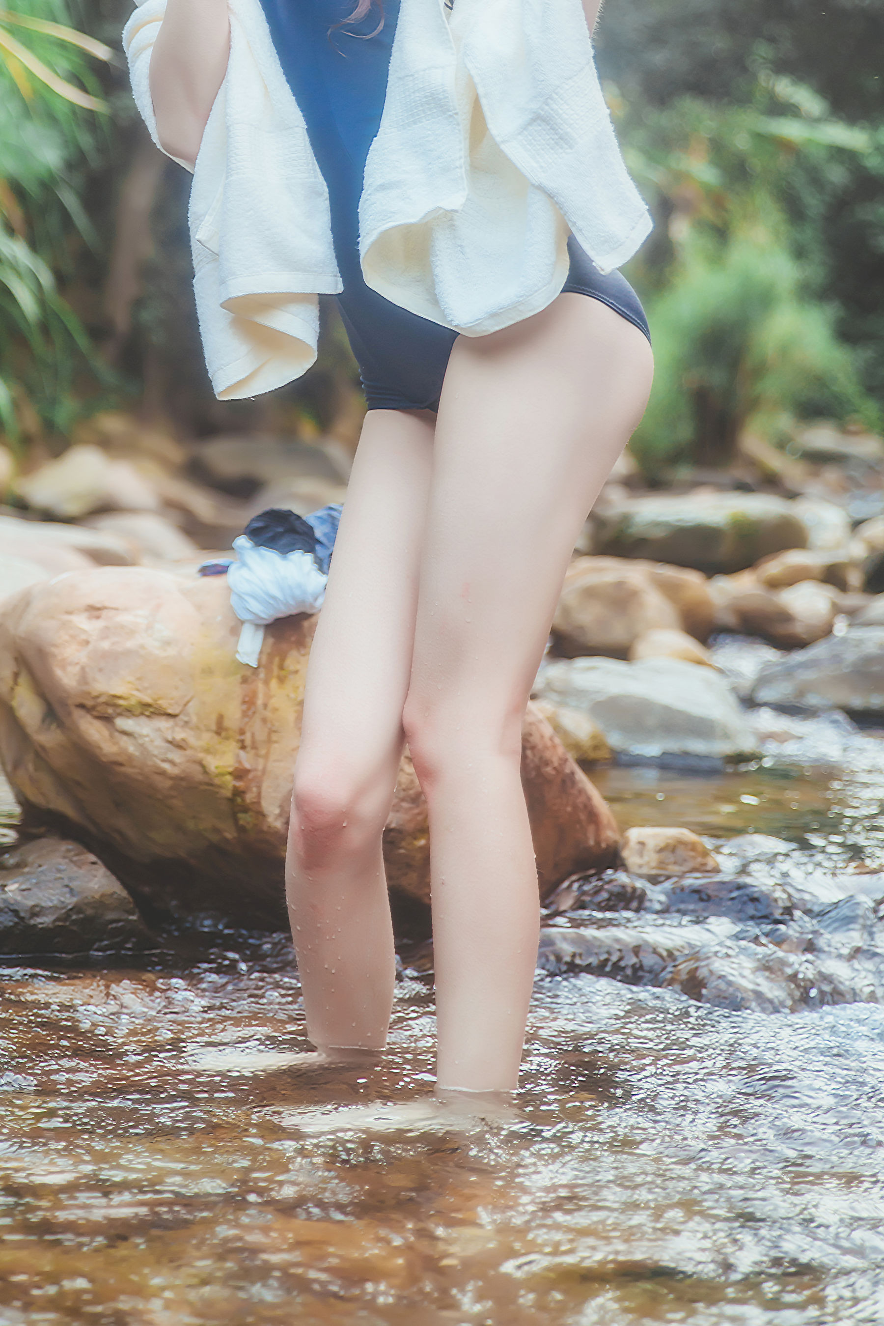 [萝莉COS] 桜桃喵《校服少女COSPLAY湿身系列》