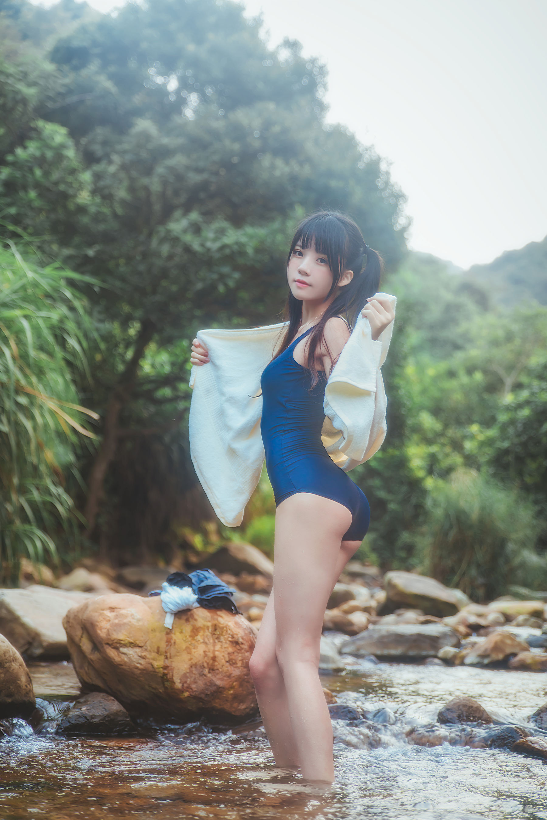 [萝莉COS] 桜桃喵《校服少女COSPLAY湿身系列》