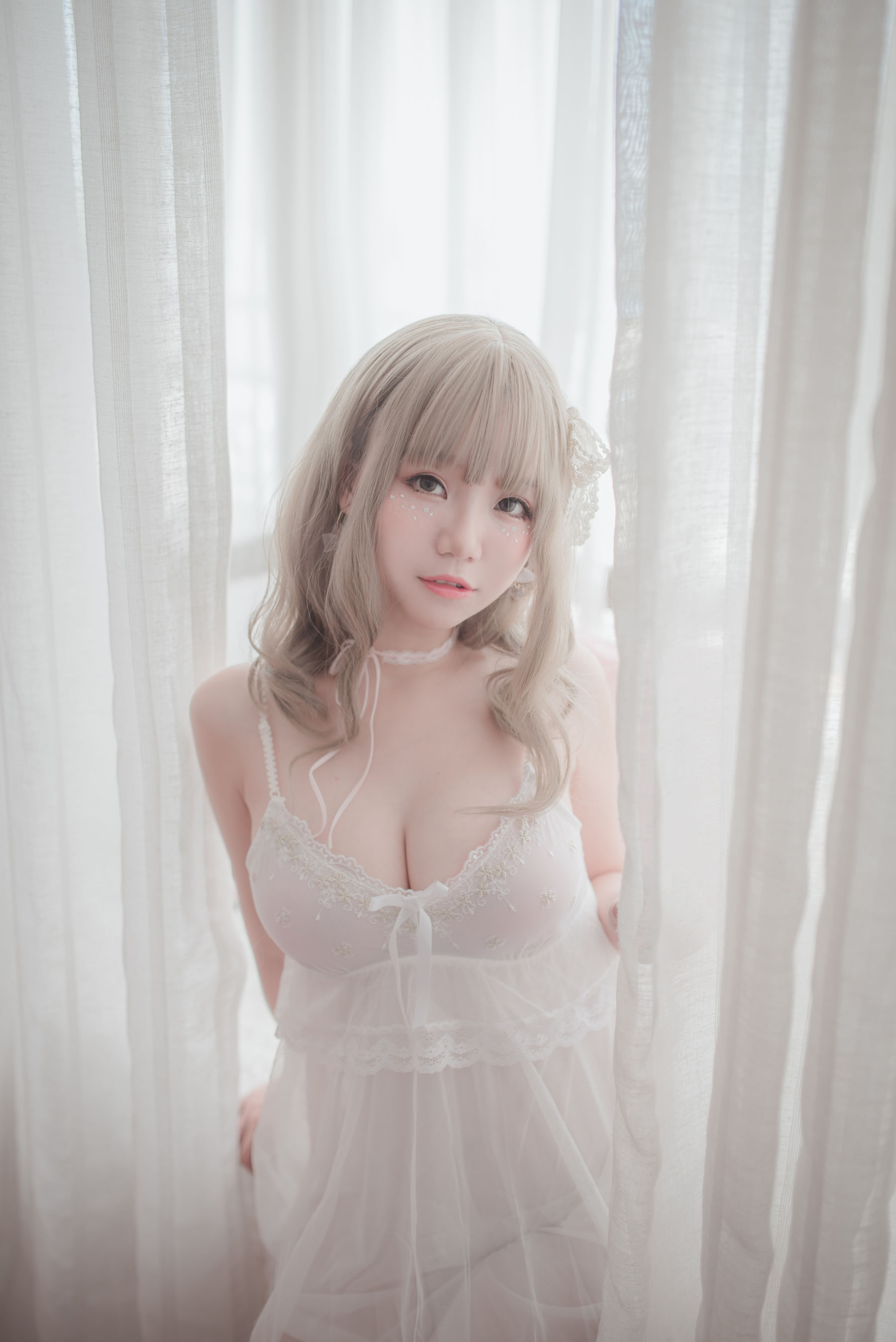 [萝莉COS] Yoko宅夏《白色丝质连衣裙》