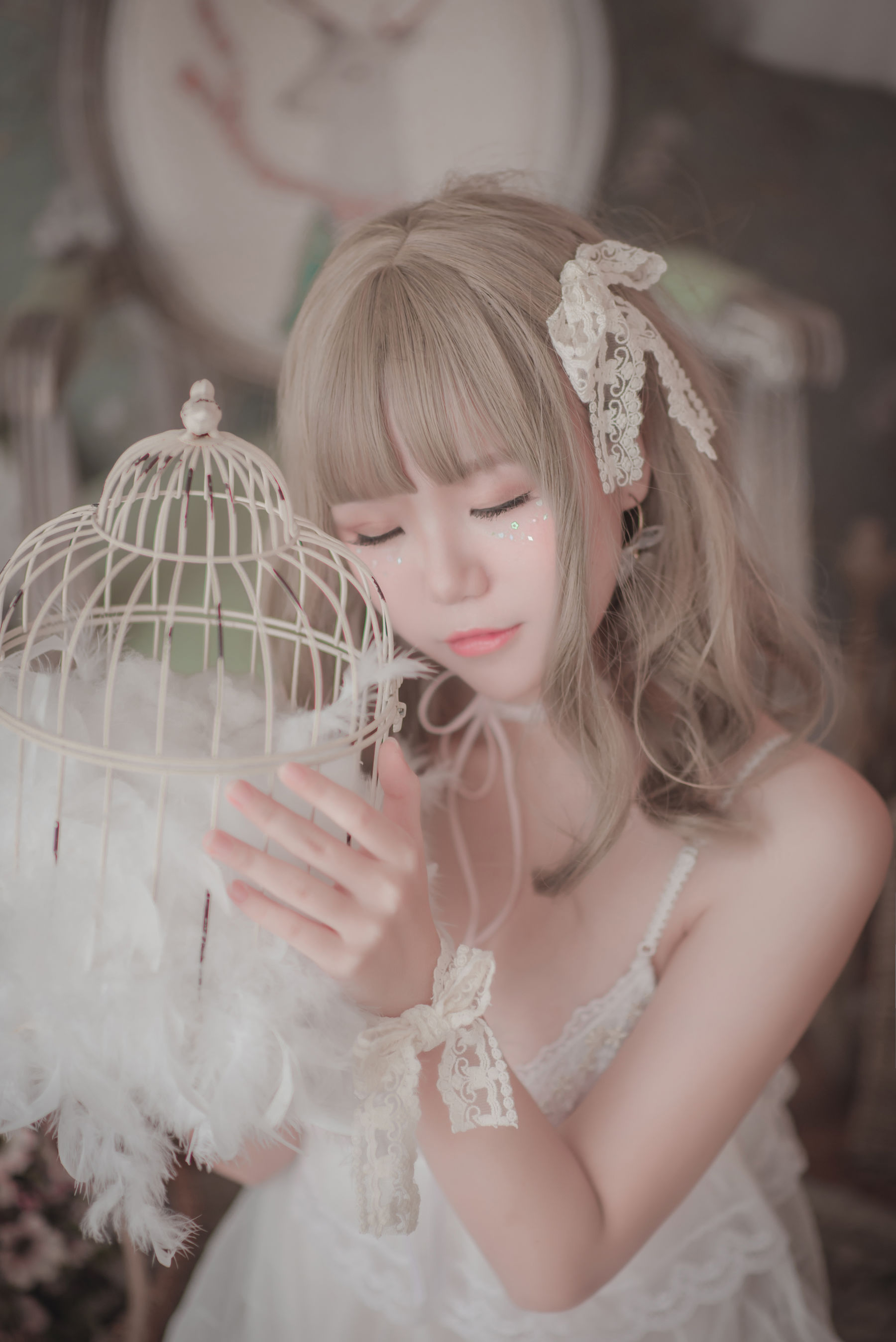 [萝莉COS] Yoko宅夏《白色丝质连衣裙》
