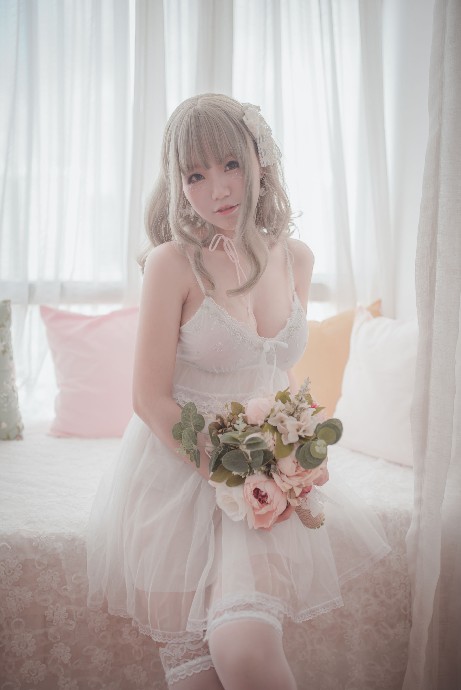 [萝莉COS] Yoko宅夏《白色丝质连衣裙》