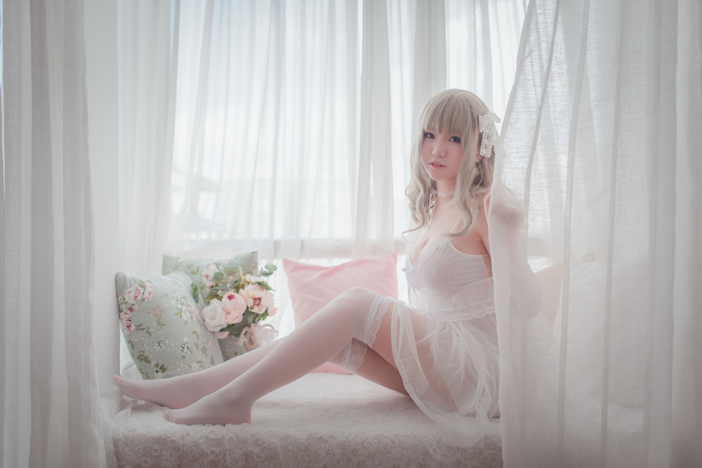 [萝莉COS] Yoko宅夏《白色丝质连衣裙》