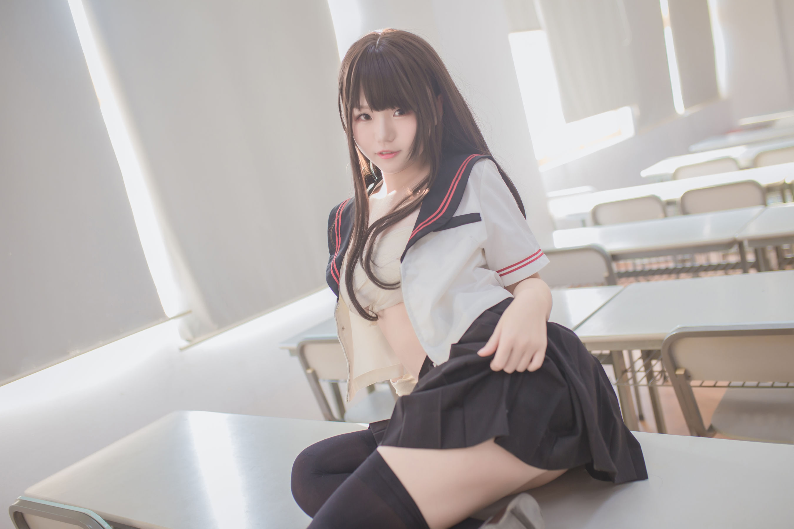 [萝莉COS] Yoko宅夏《黑丝JK》