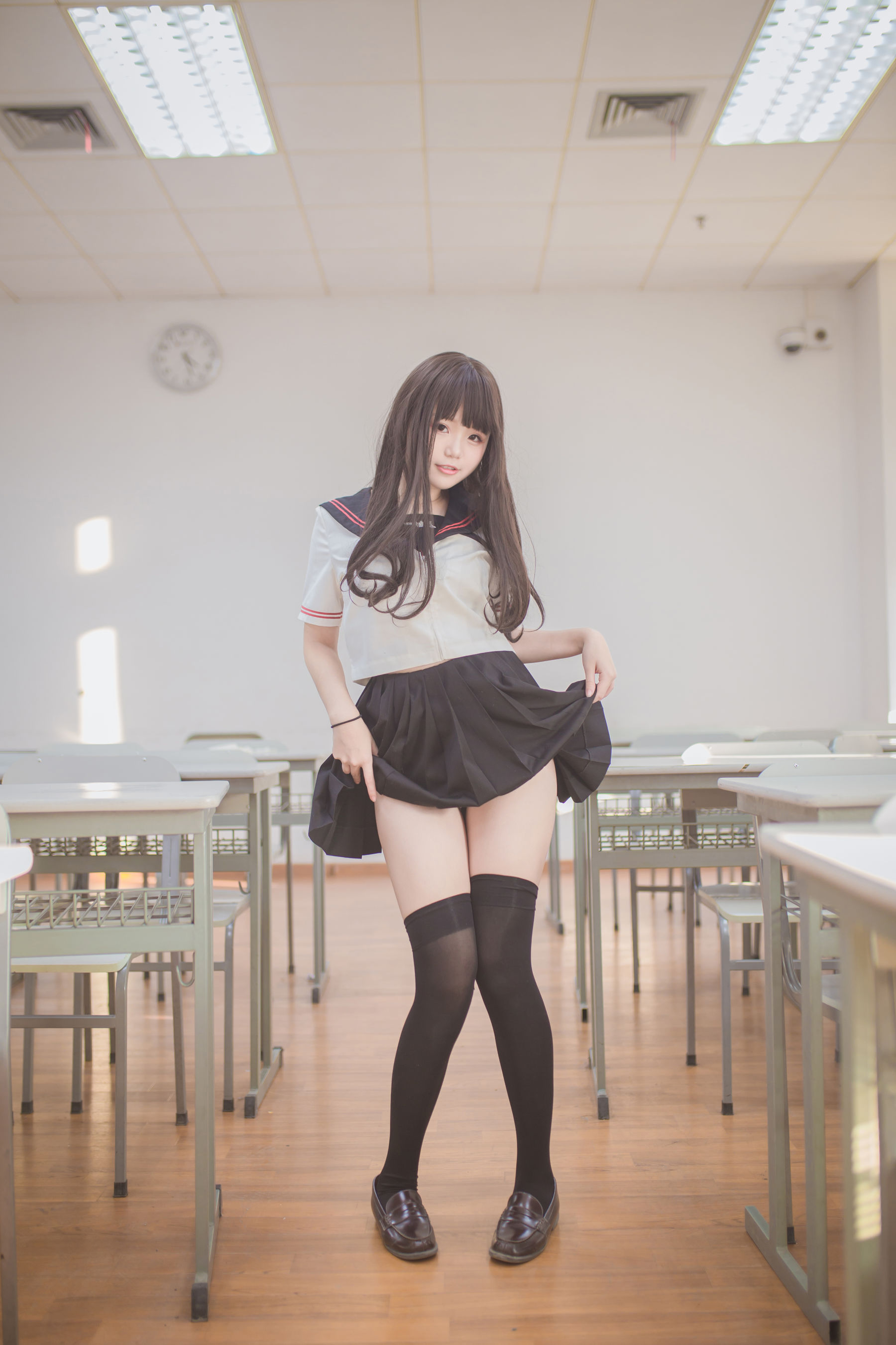 [萝莉COS] Yoko宅夏《黑丝JK》