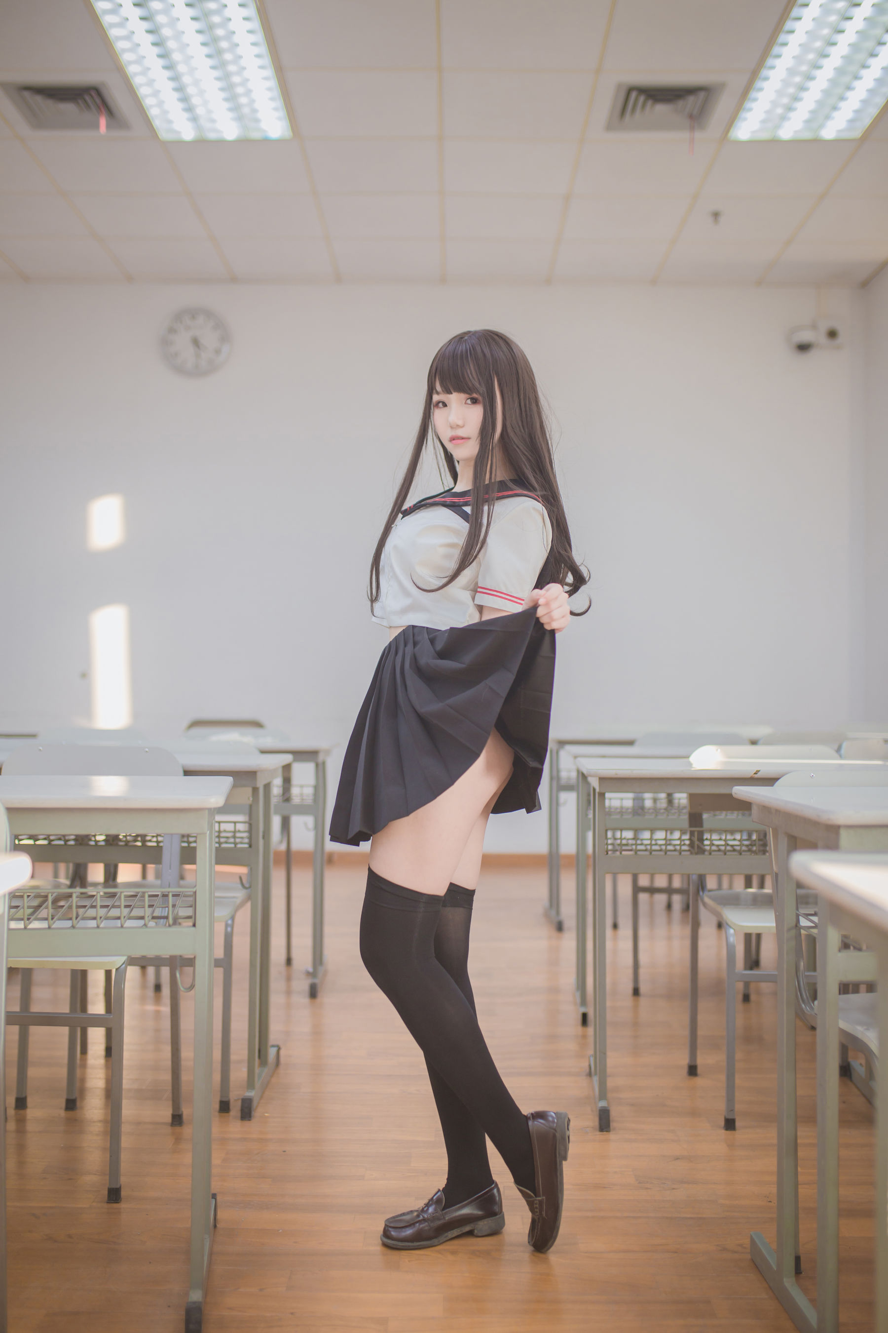 [萝莉COS] Yoko宅夏《黑丝JK》