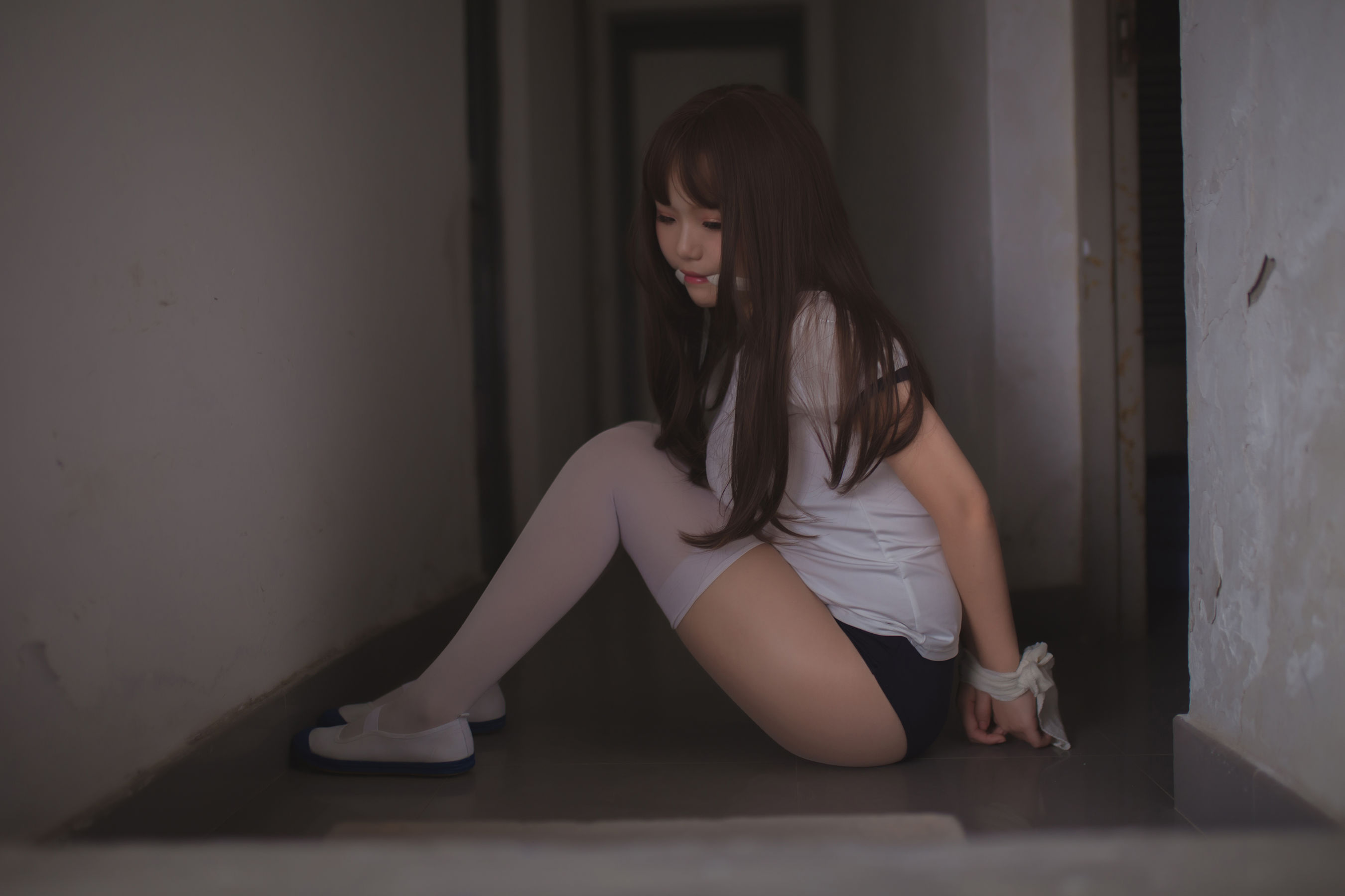 [萝莉COS] Yoko宅夏《白丝捆绑》