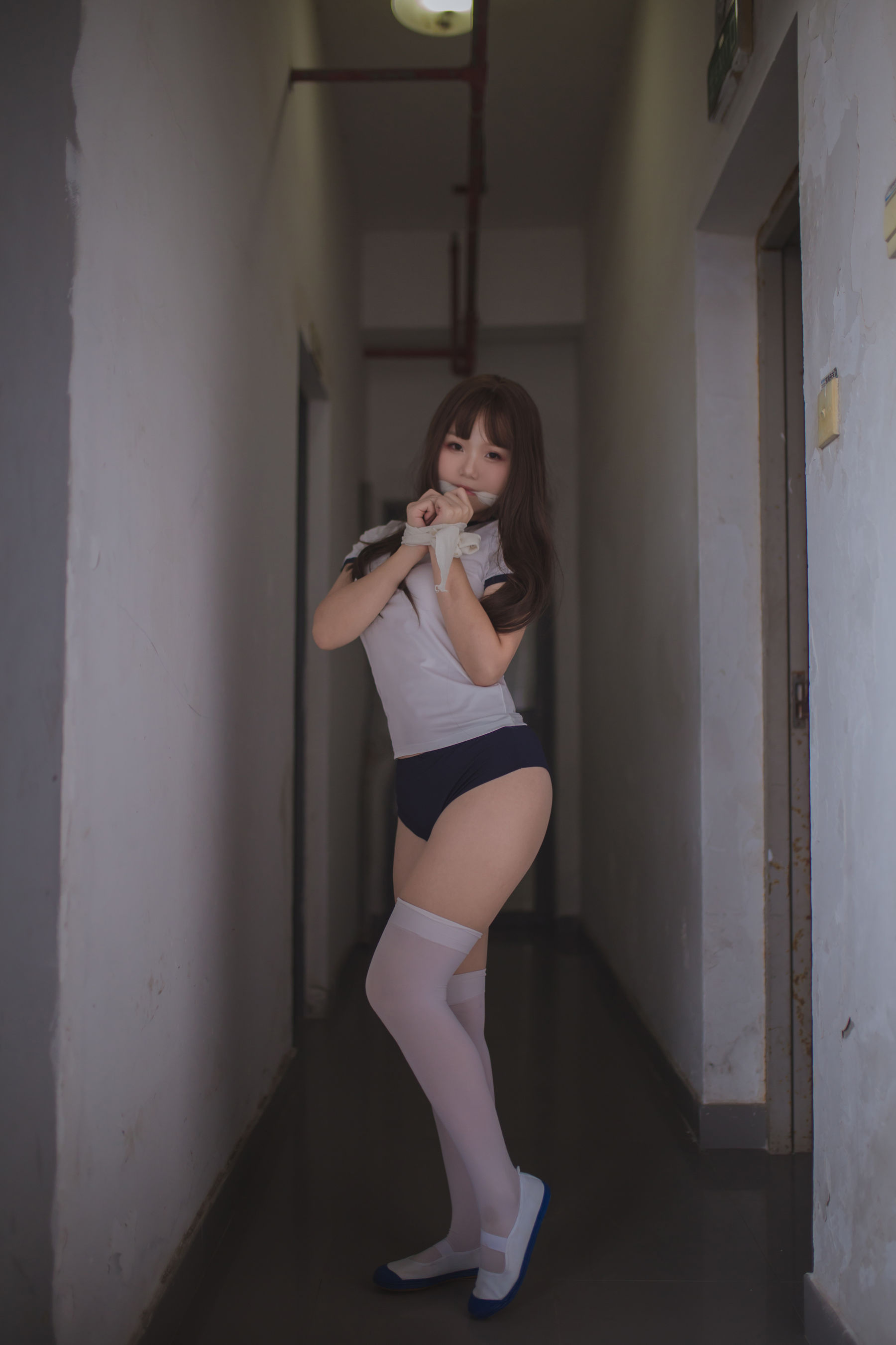 [萝莉COS] Yoko宅夏《白丝捆绑》