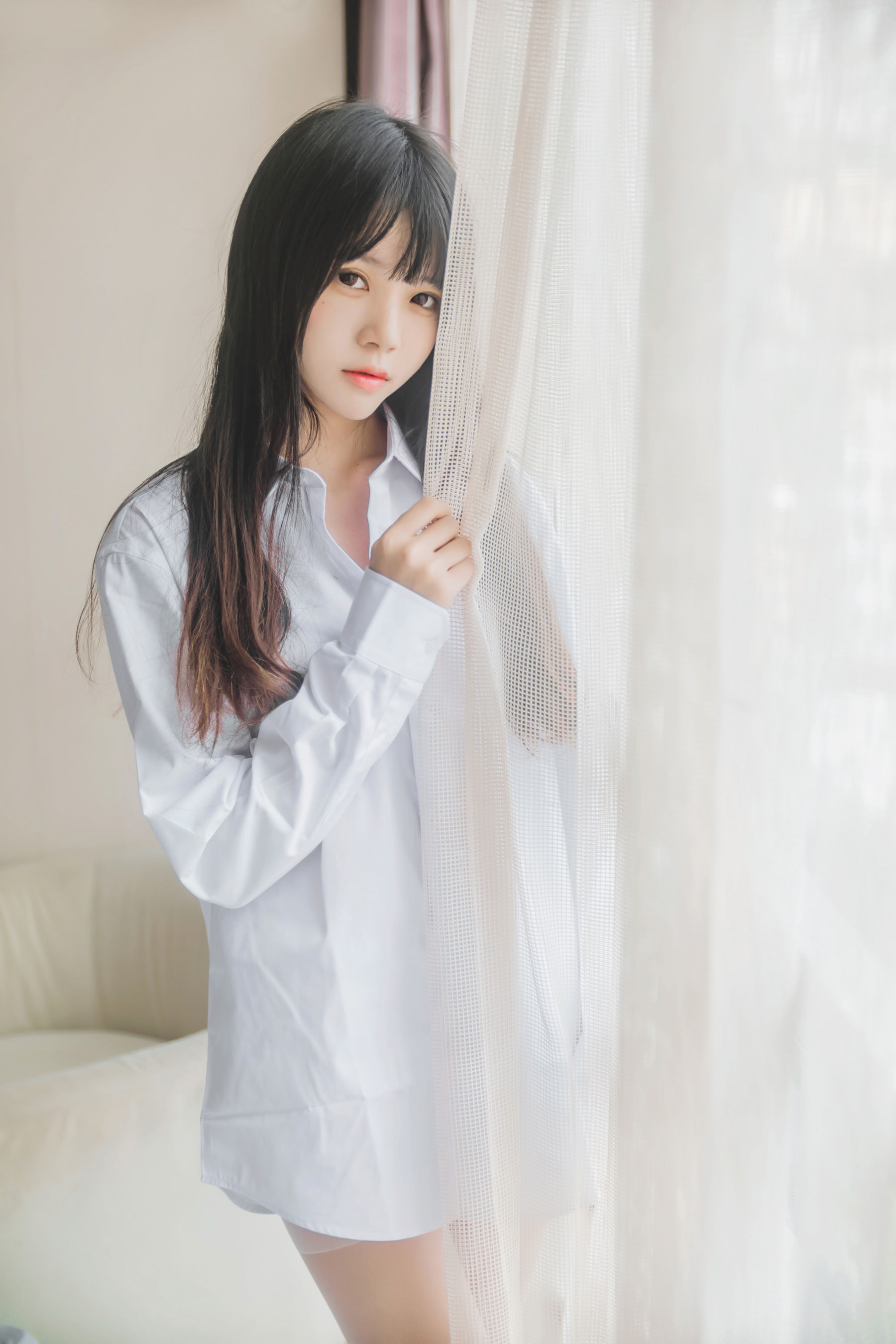 [萝莉COS] 桜桃喵《桜桃未熟 - 白衬衫散发》