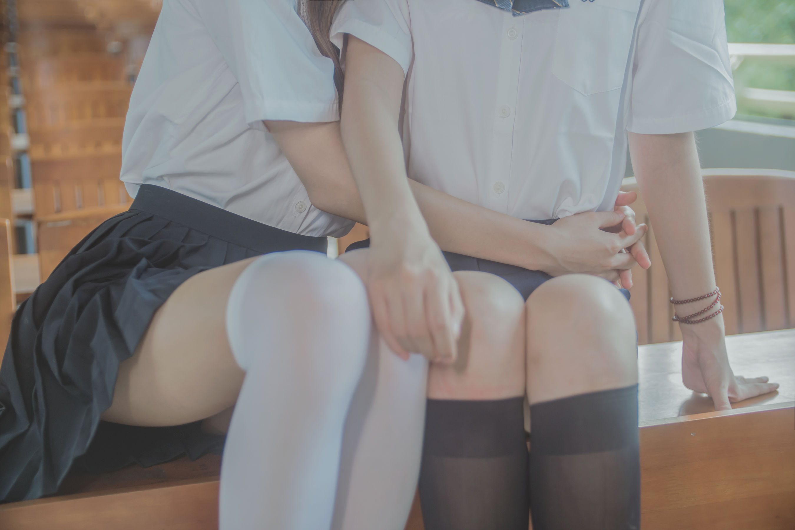 [萝莉COS] 桜桃喵&疯猫ss《JK百合》