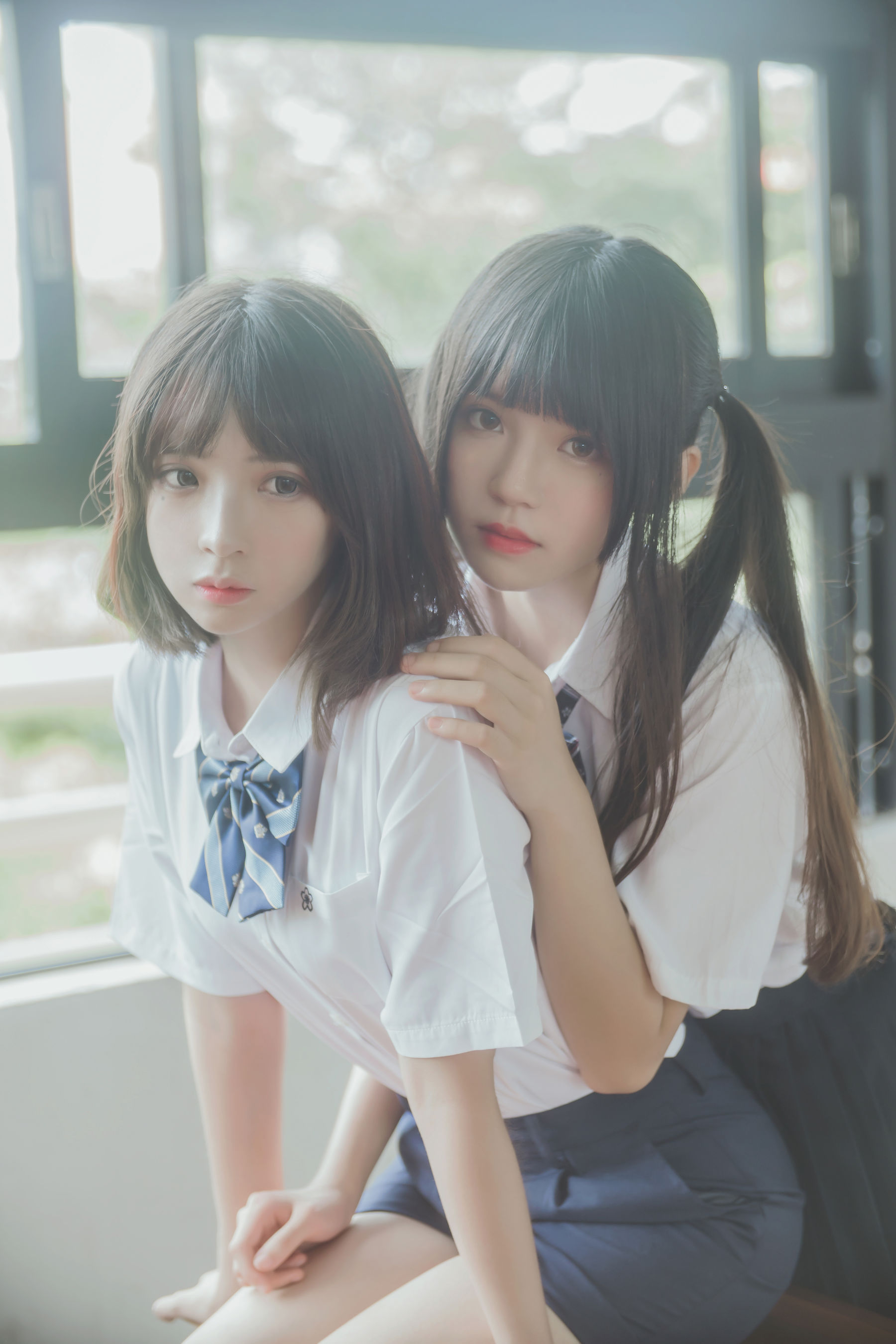 [萝莉COS] 桜桃喵&疯猫ss《JK百合》