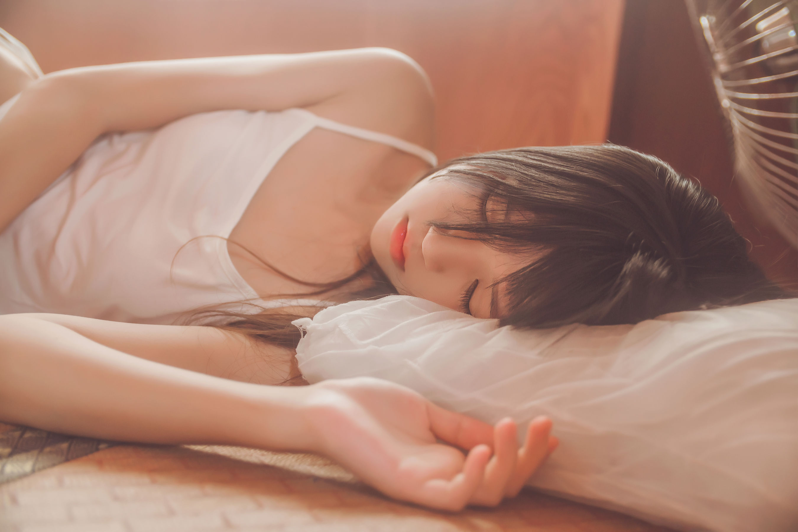桜桃喵《小背心换水手服》