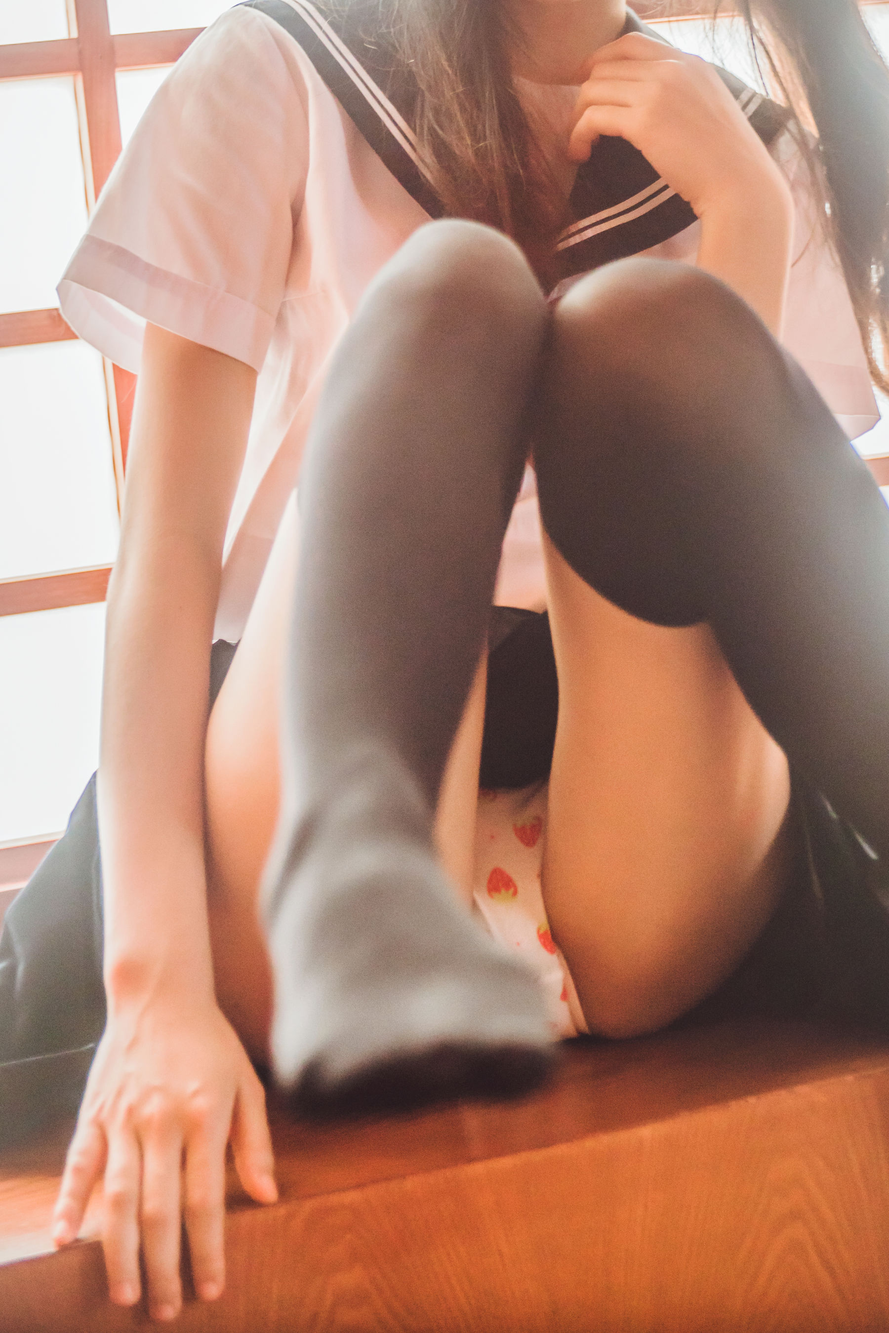 桜桃喵《小背心换水手服》