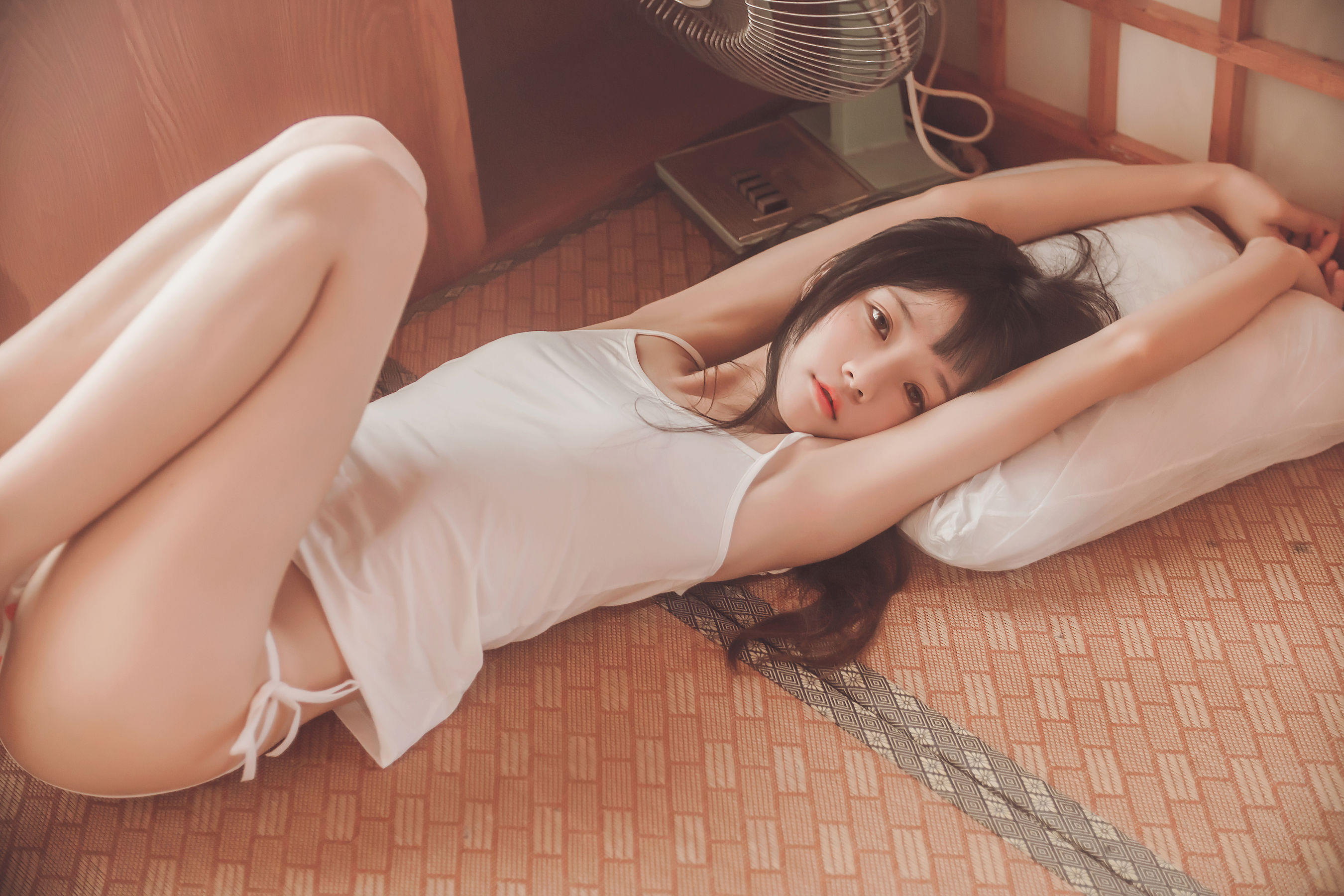 桜桃喵《小背心换水手服》