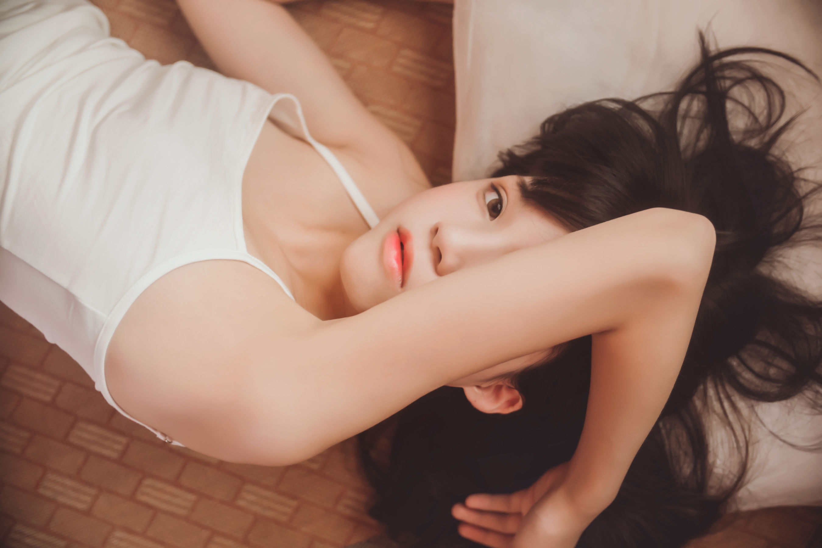 桜桃喵《小背心换水手服》