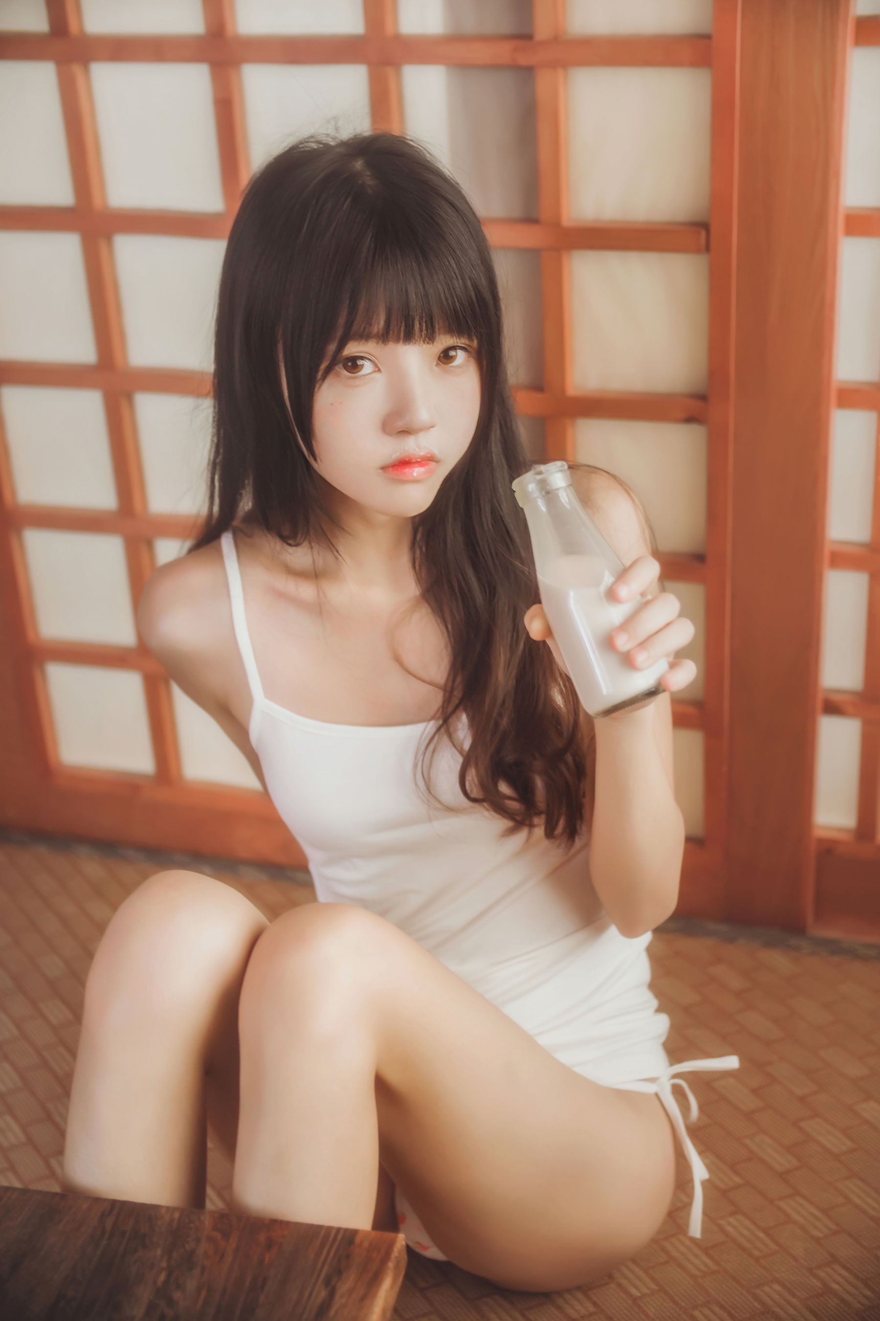 桜桃喵《小背心换水手服》