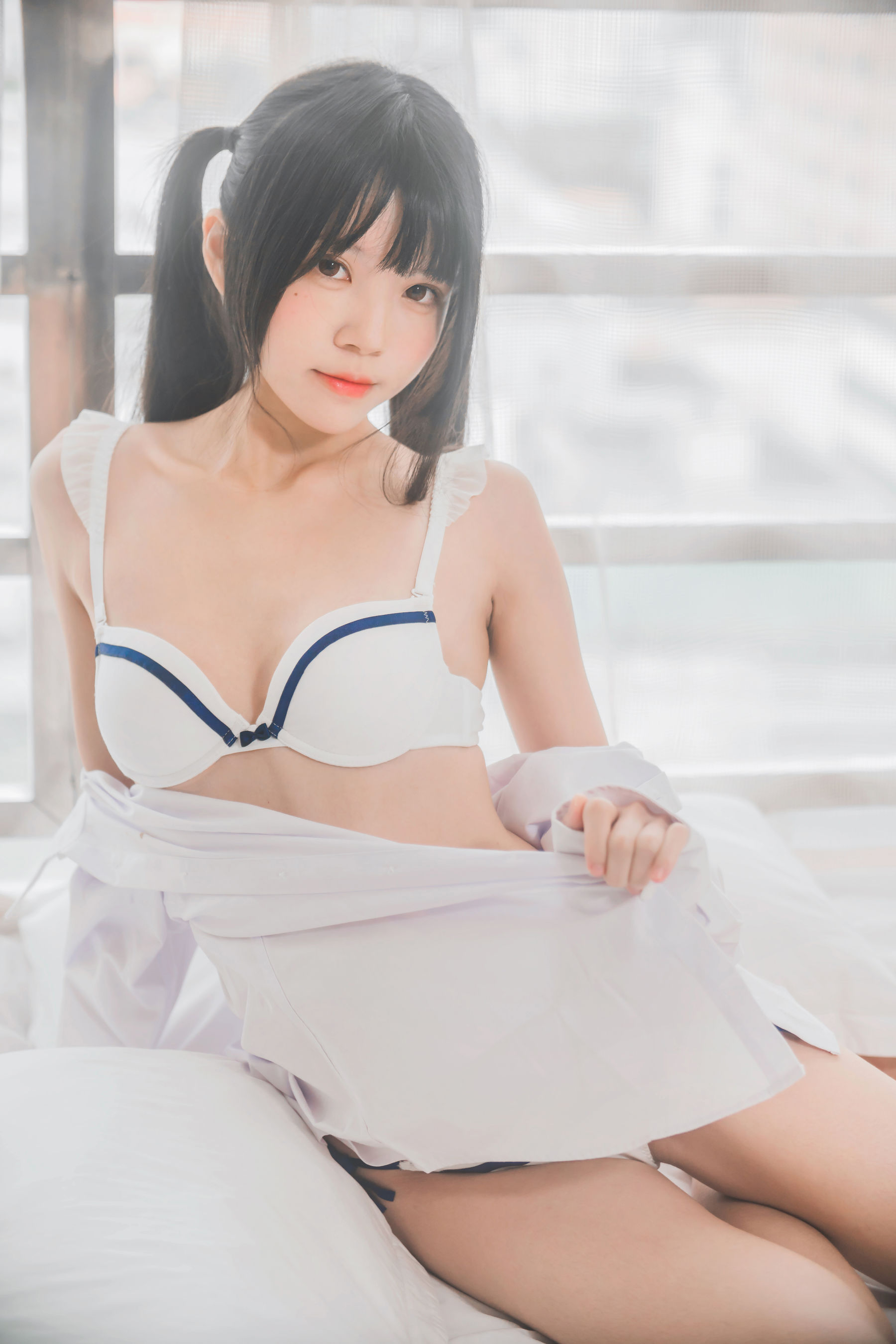 桜桃喵 《白衬衫双马尾》