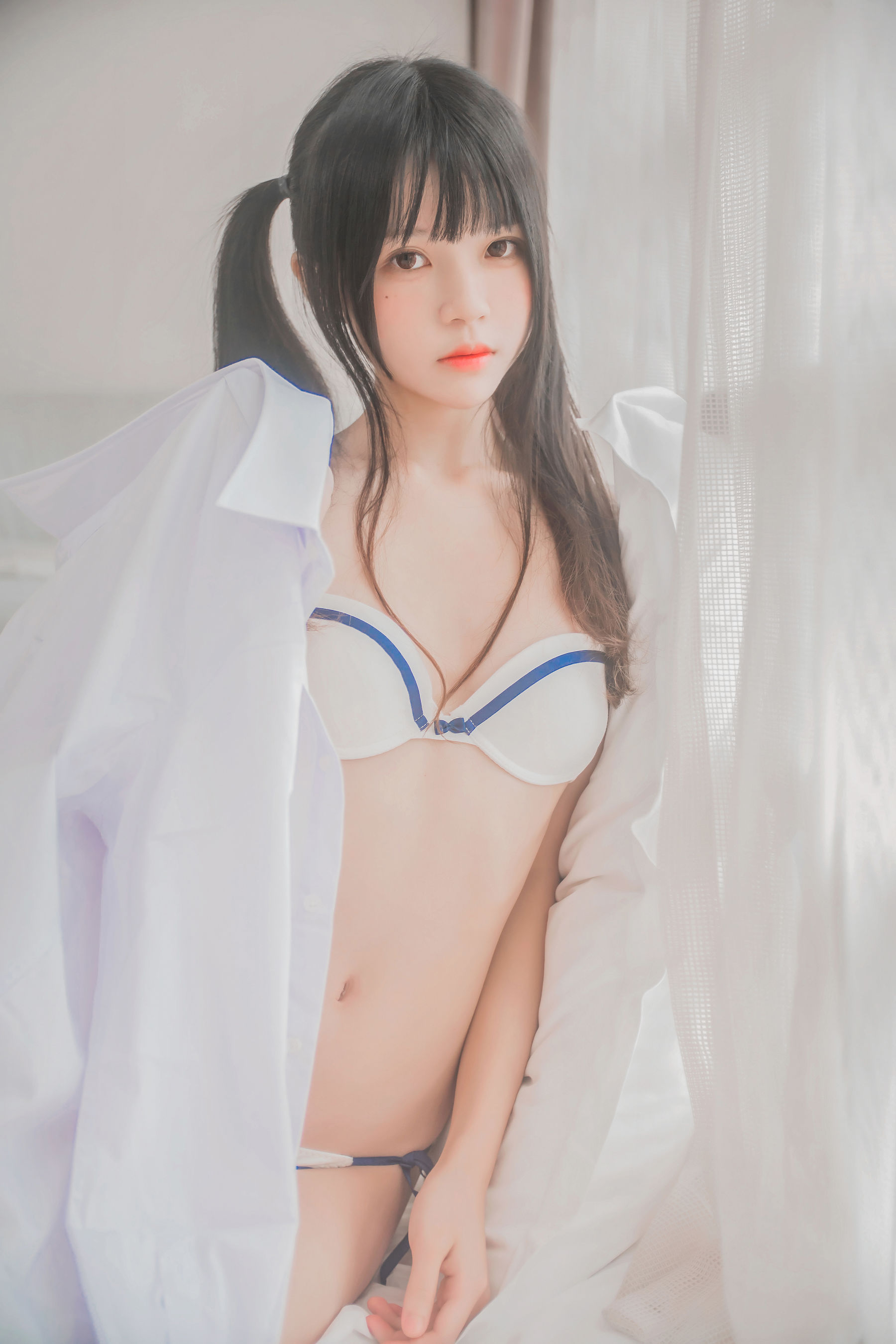 桜桃喵 《白衬衫双马尾》