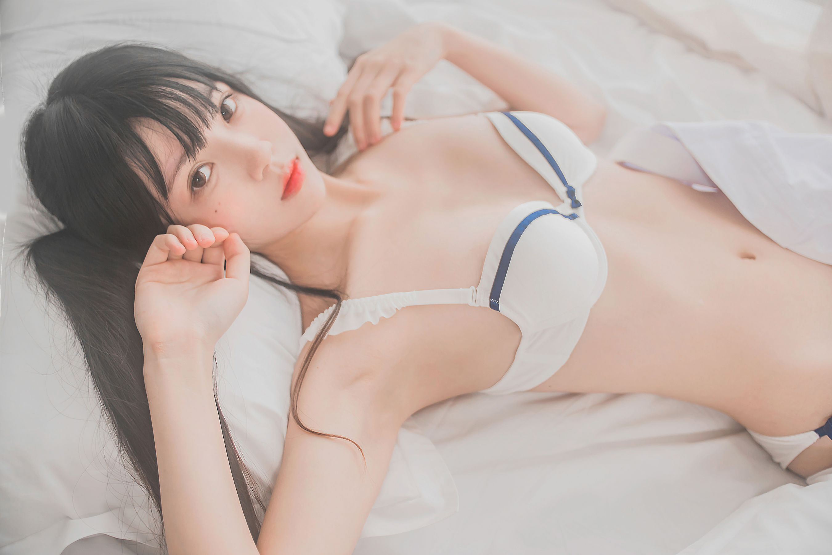 桜桃喵 《白衬衫双马尾》