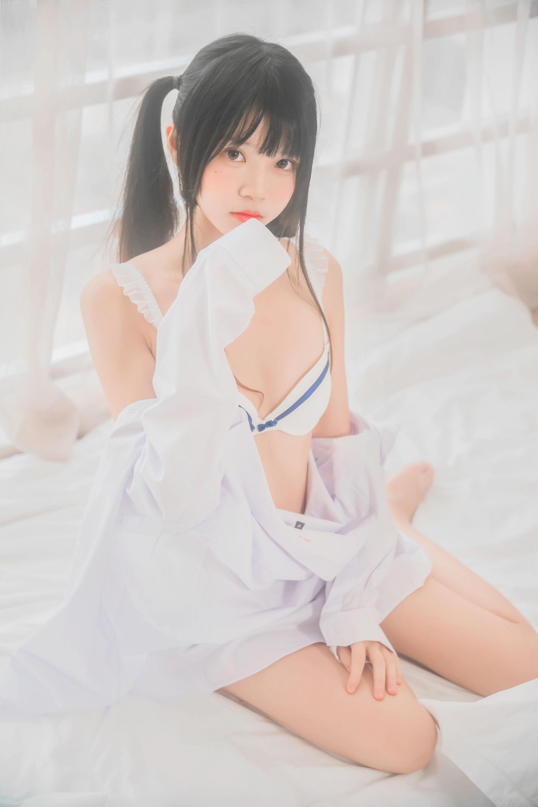 桜桃喵 《白衬衫双马尾》