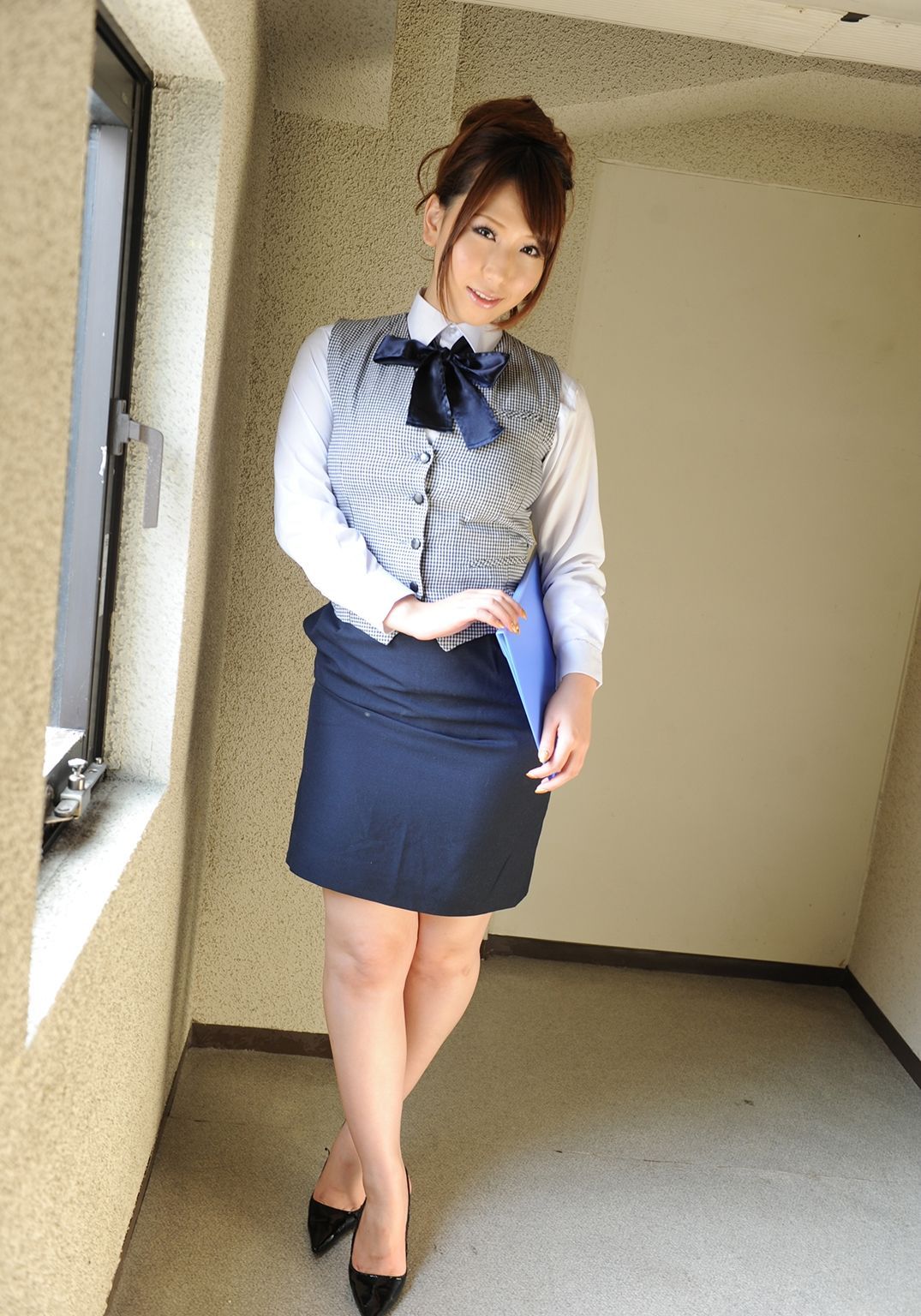 桐山瑠衣&さとう遥希&佐山愛《巨乳OLと秘密の残業》