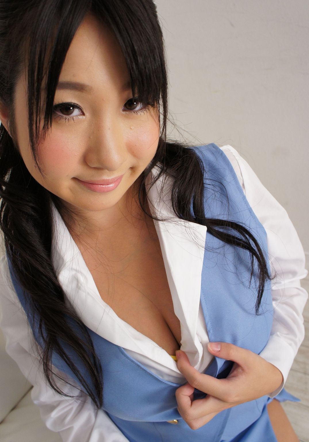 桐山瑠衣&さとう遥希&佐山愛《巨乳OLと秘密の残業》