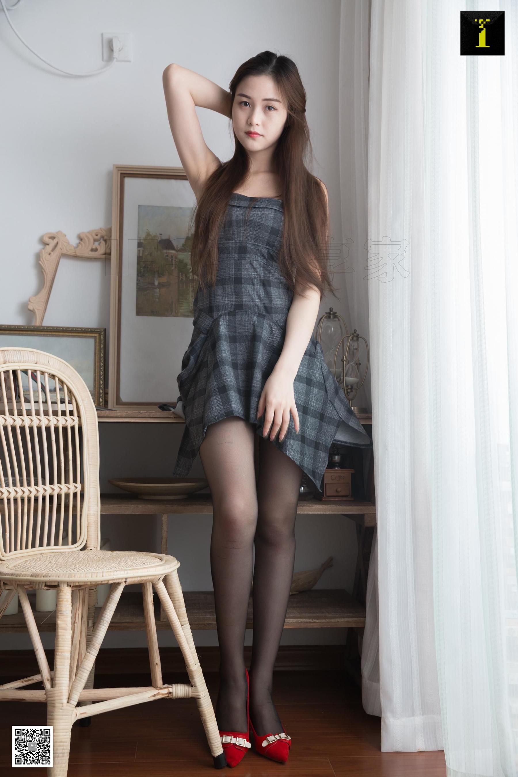 [异思趣向IESS] 模特：九妹《九妹的红鞋格子裙》