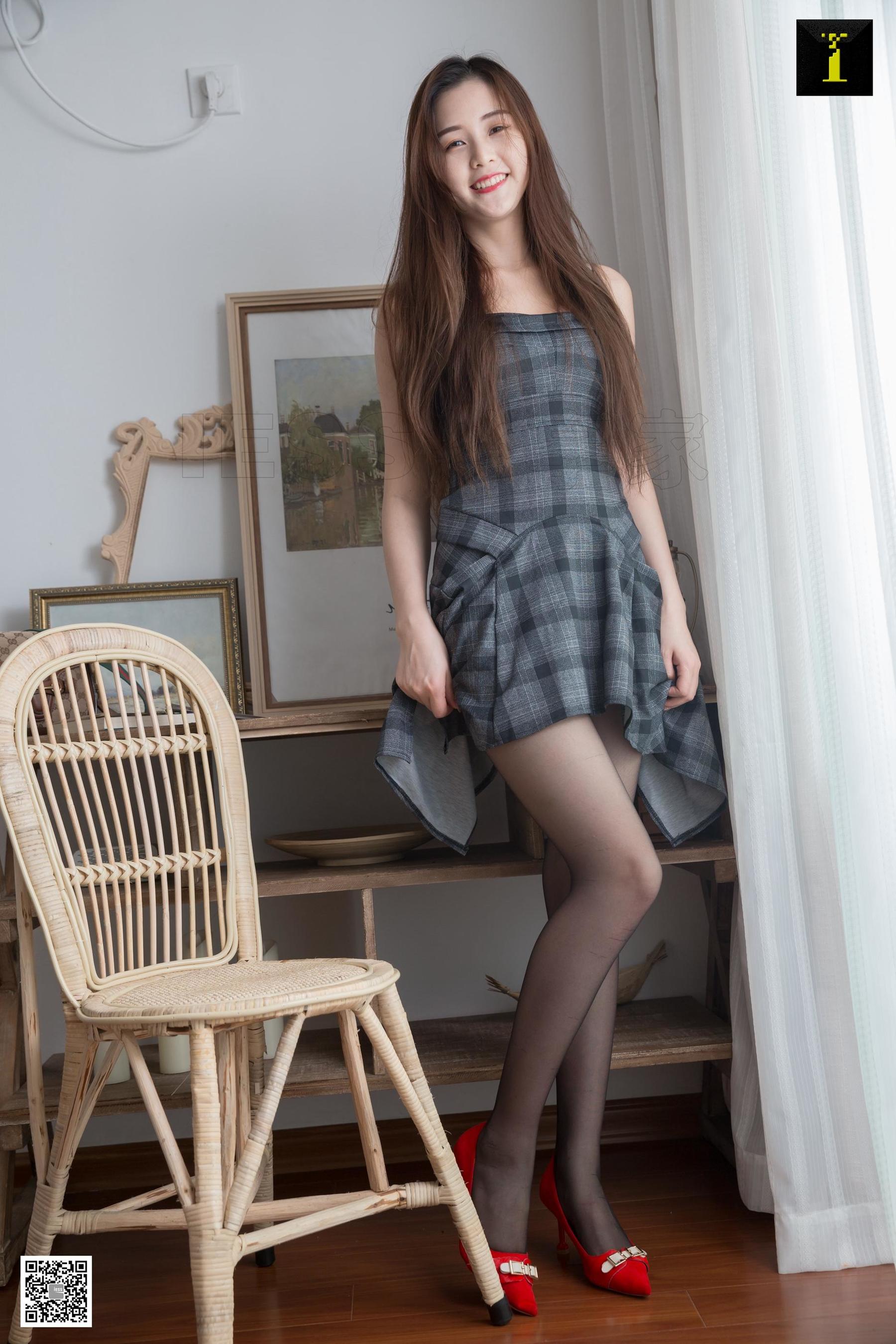 [异思趣向IESS] 模特：九妹《九妹的红鞋格子裙》