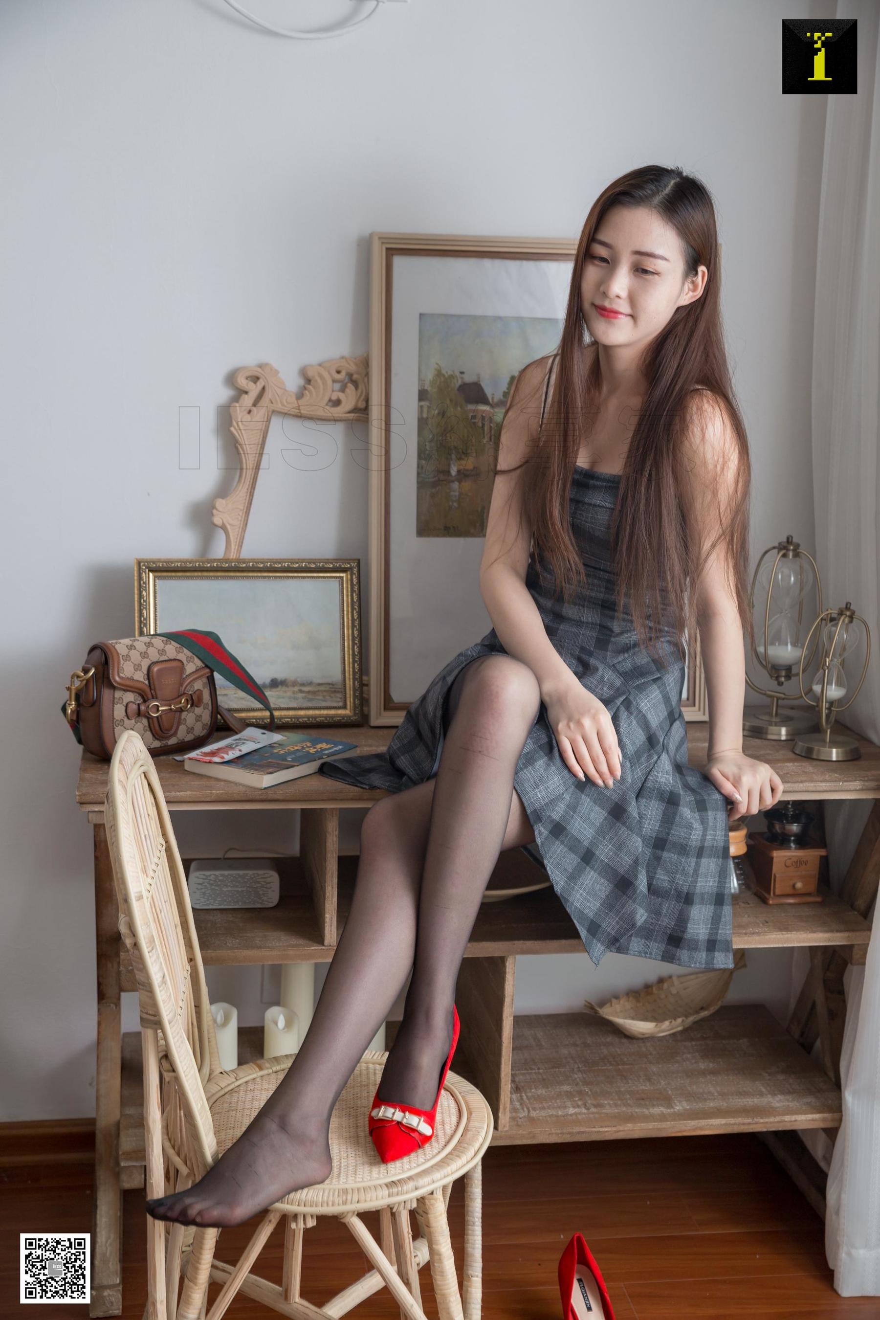 [异思趣向IESS] 模特：九妹《九妹的红鞋格子裙》