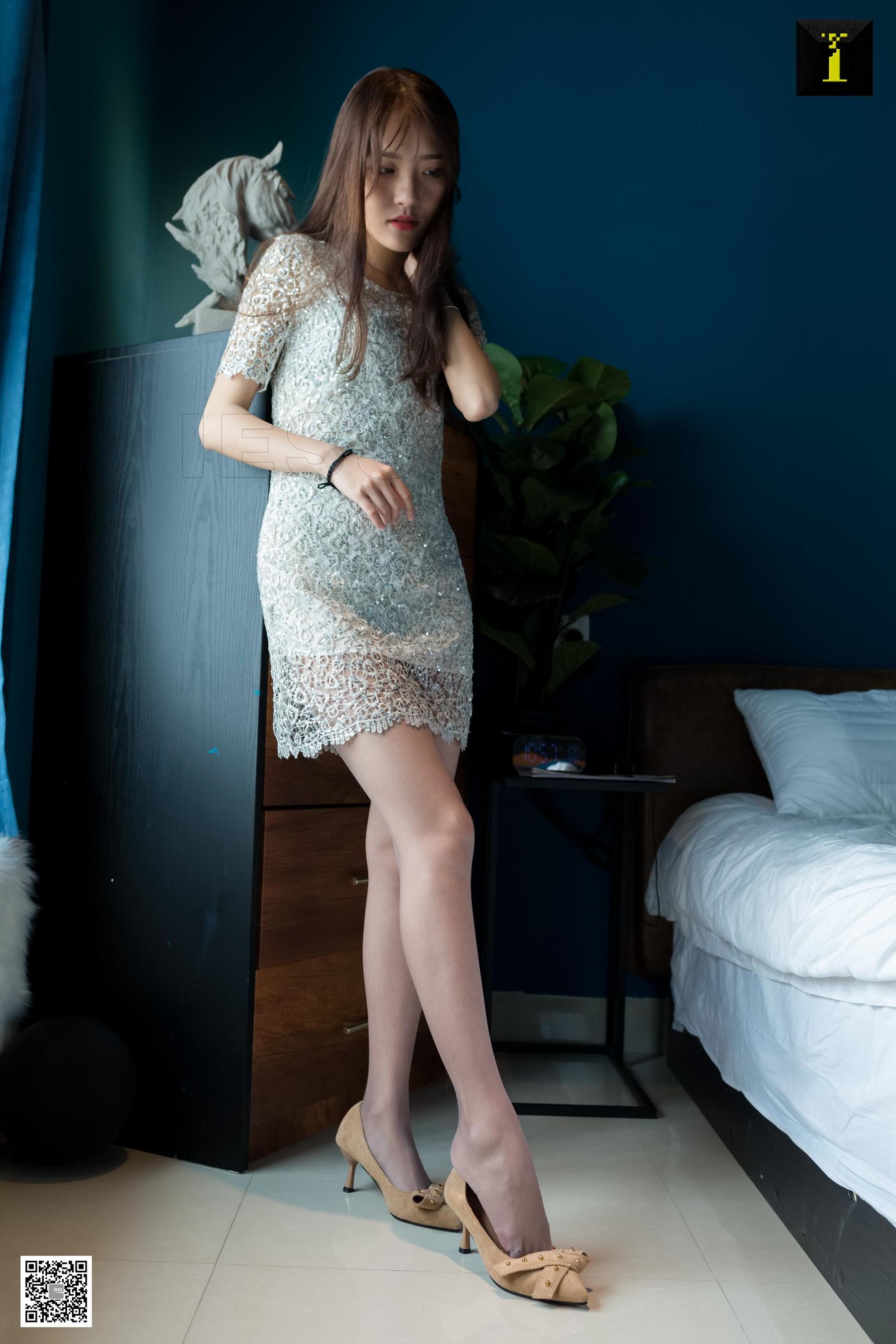[异思趣向IESS] 模特：婉萍《婉萍的迷离眼神》