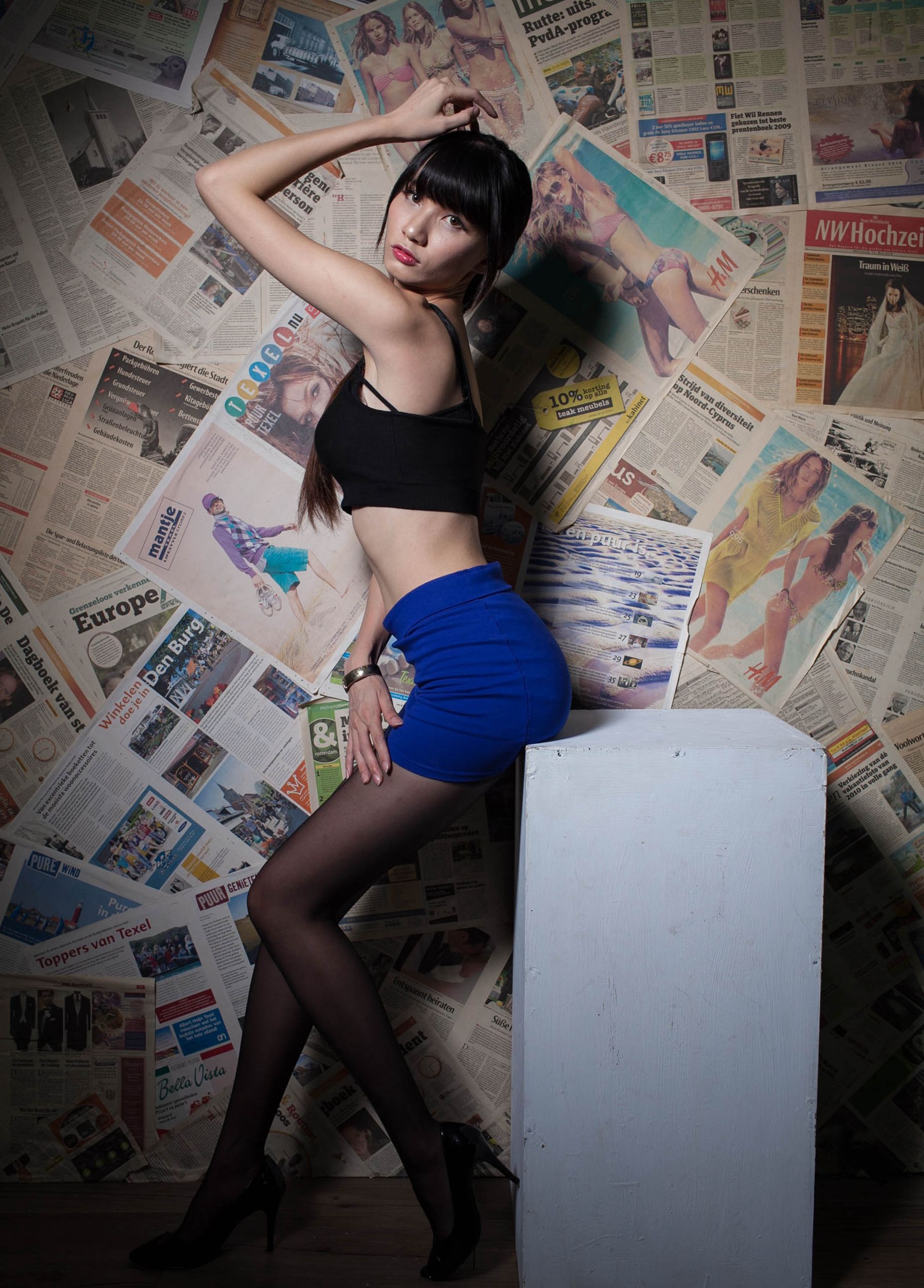 [台湾女神]  蔡译心Candice - 黑丝+蓝色包臀裙美腿写真