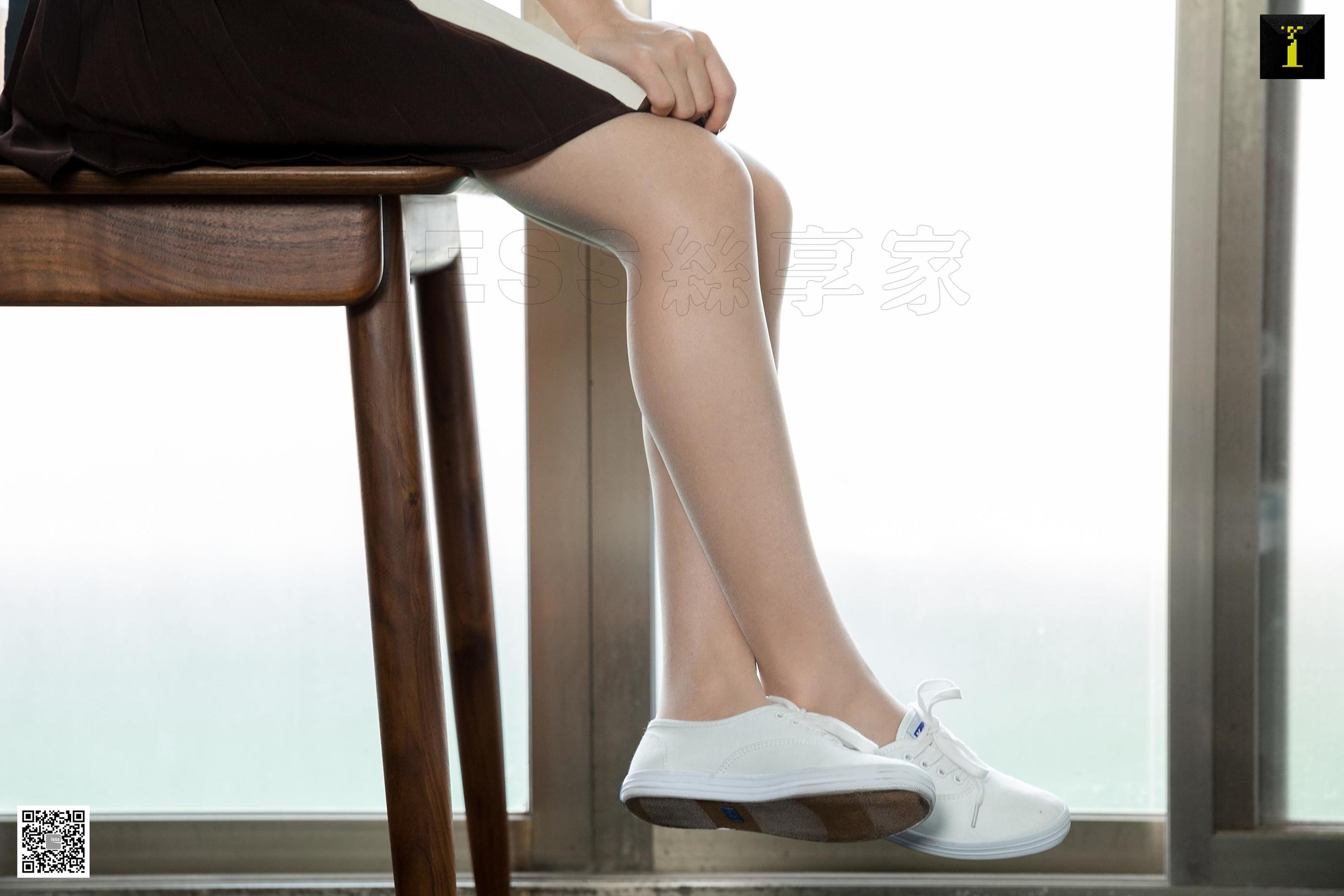 [异思趣向IESS] 模特：可乐 《JK也可以妩媚》