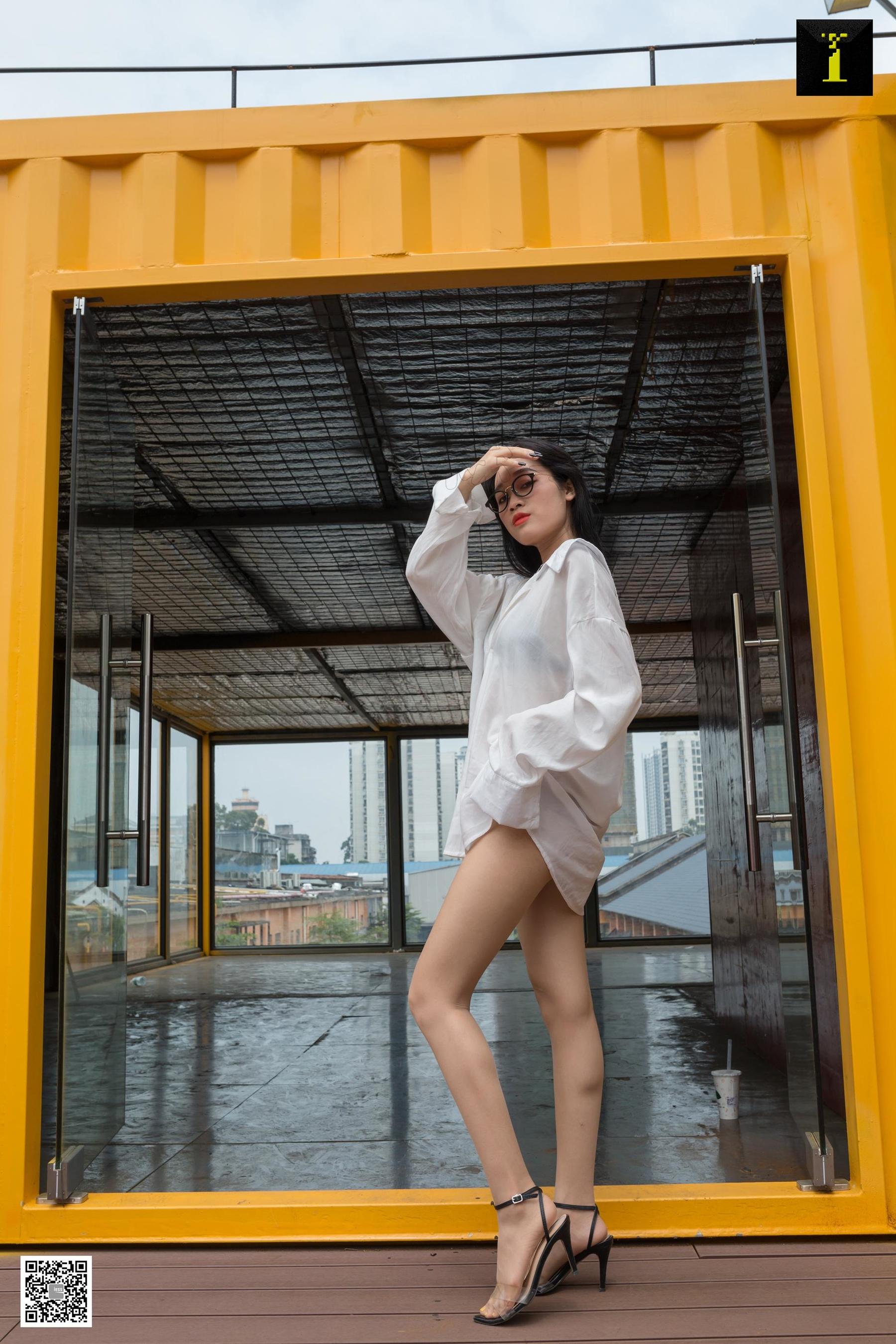 [异思趣向IESS] 模特：可乐 《男友衬衫里的温柔》