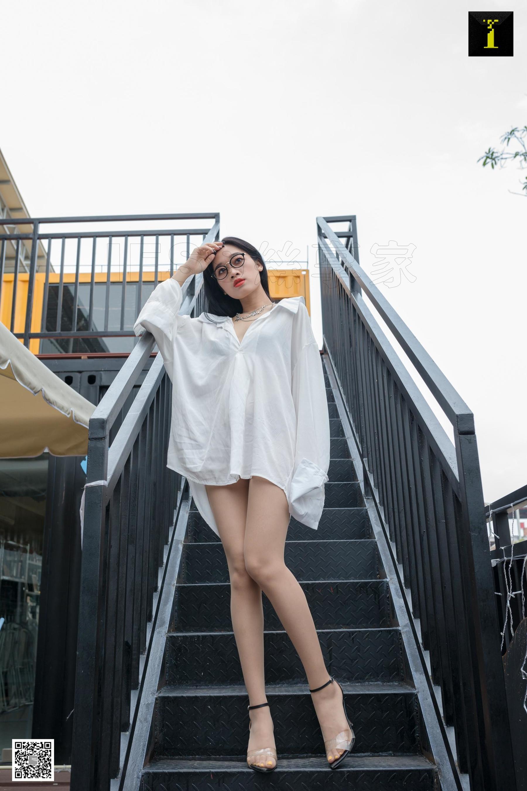 [异思趣向IESS] 模特：可乐 《男友衬衫里的温柔》
