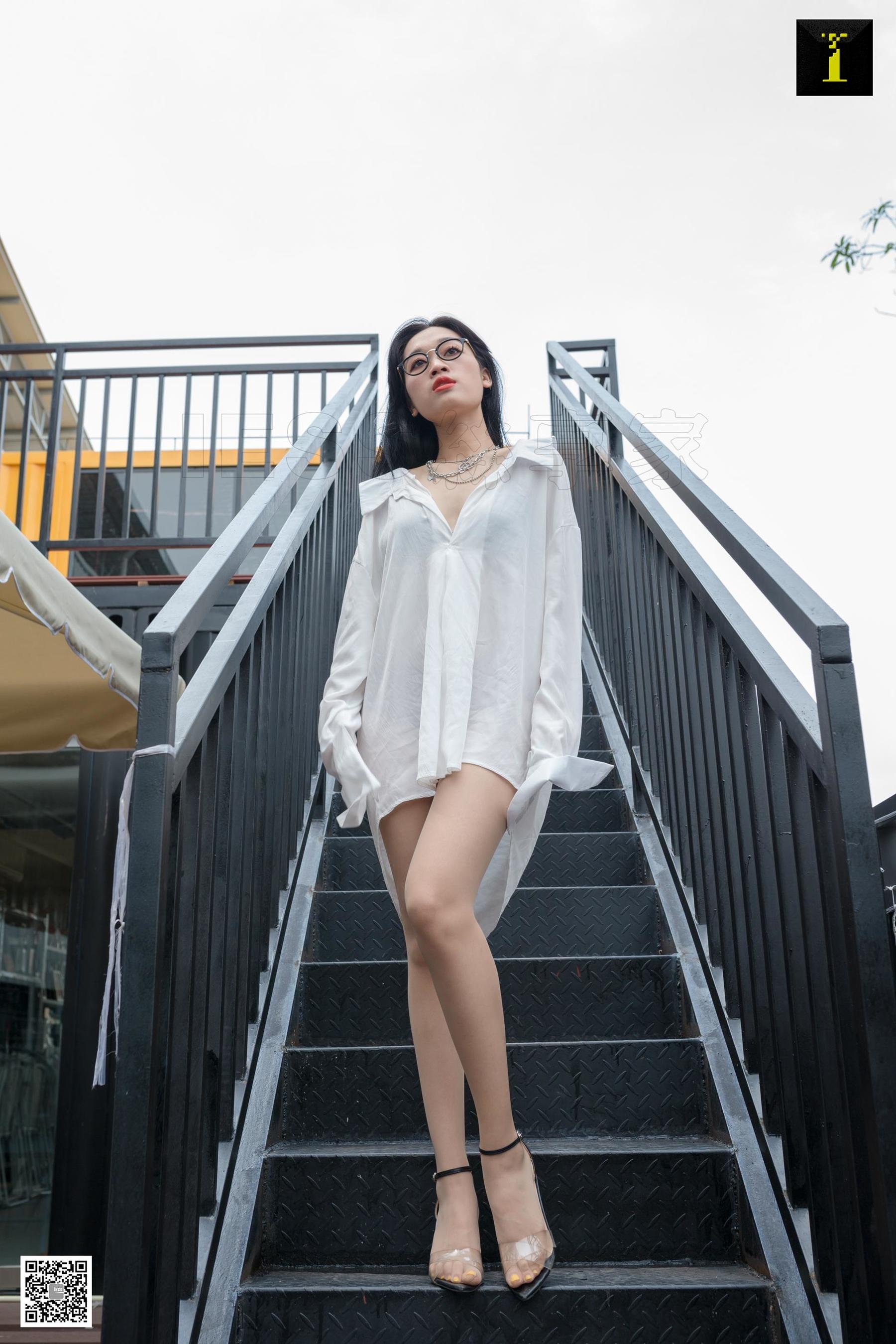 [异思趣向IESS] 模特：可乐 《男友衬衫里的温柔》