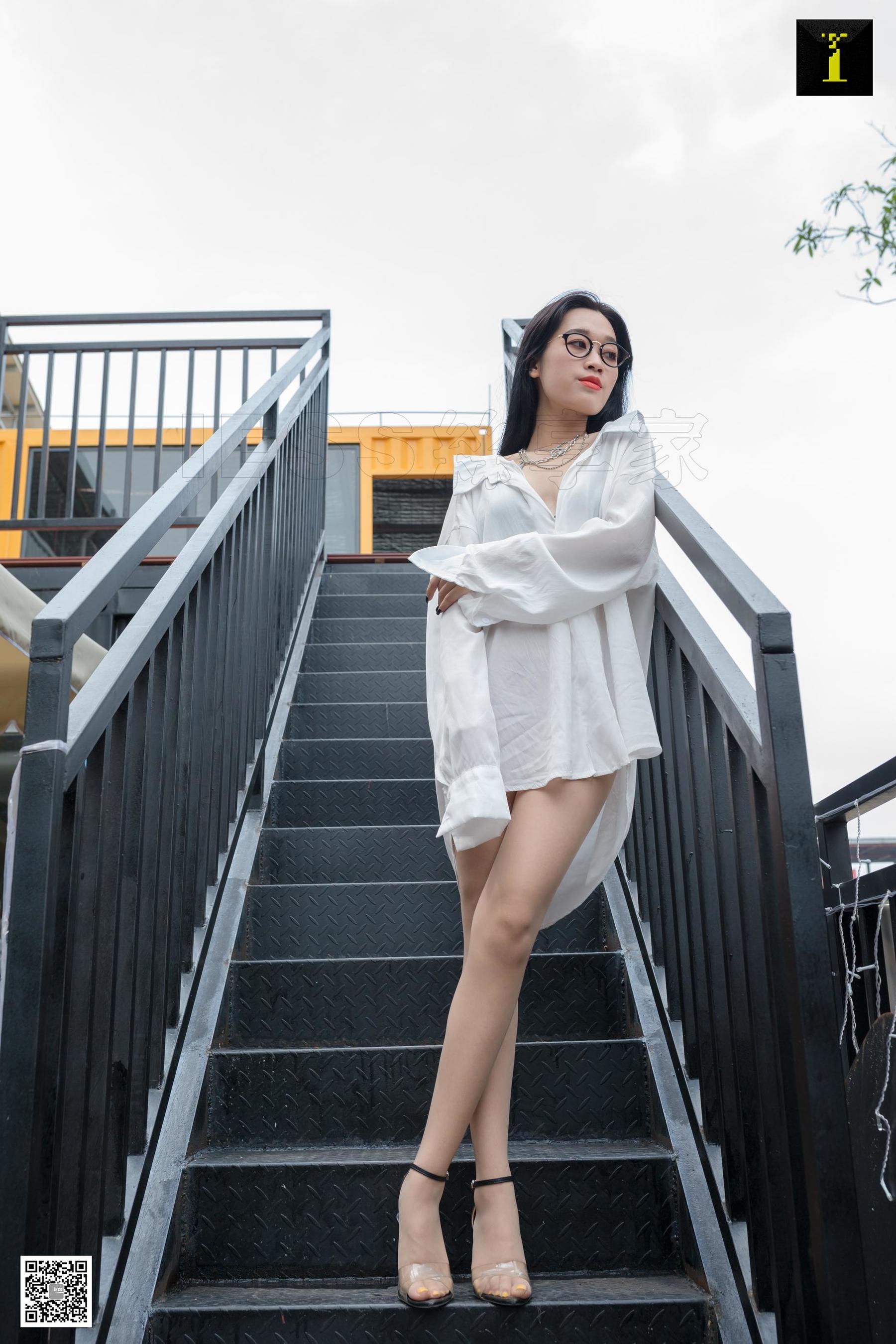 [异思趣向IESS] 模特：可乐 《男友衬衫里的温柔》